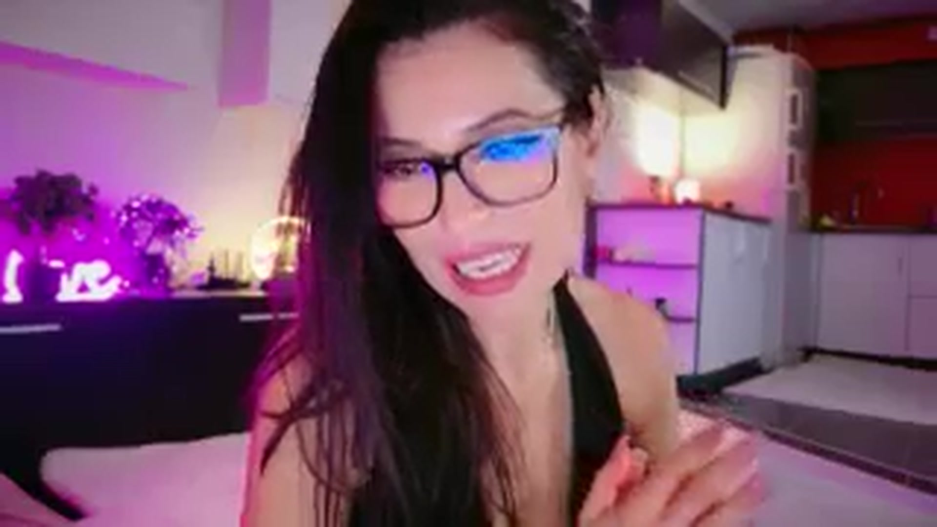 Gallery image thumbnail from SmileyTinaa's myfreecams stream on, 03/21/2026, 07:48 image 19 of 20