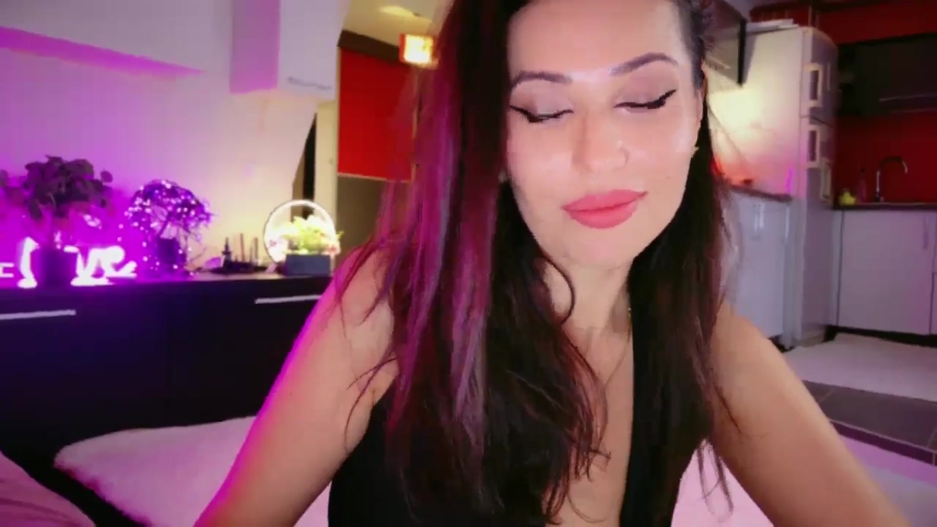 Gallery image thumbnail from SmileyTinaa's myfreecams stream on, 04/09/2026, 23:56 image 4 of 20