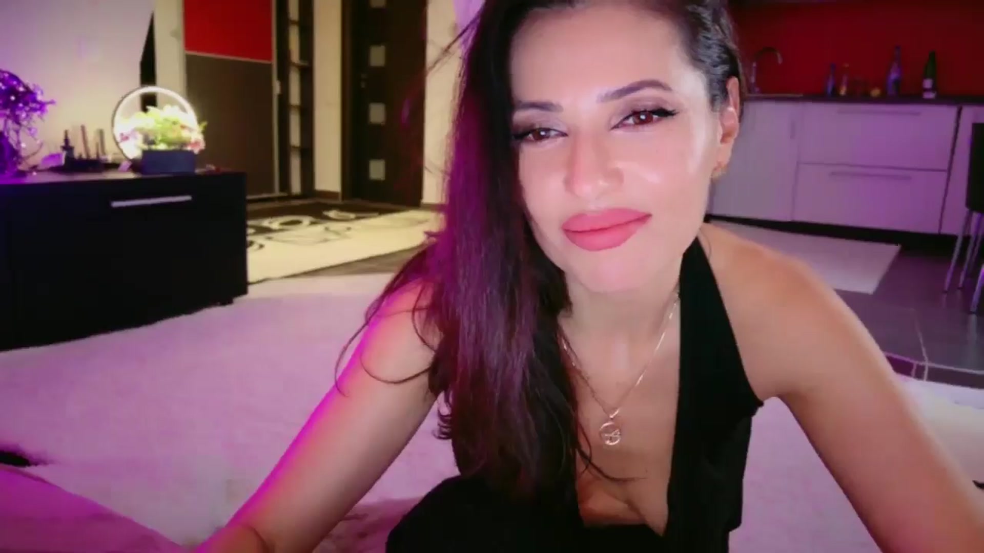 Gallery image thumbnail from SmileyTinaa's myfreecams stream on, 04/09/2026, 23:56 image 2 of 20