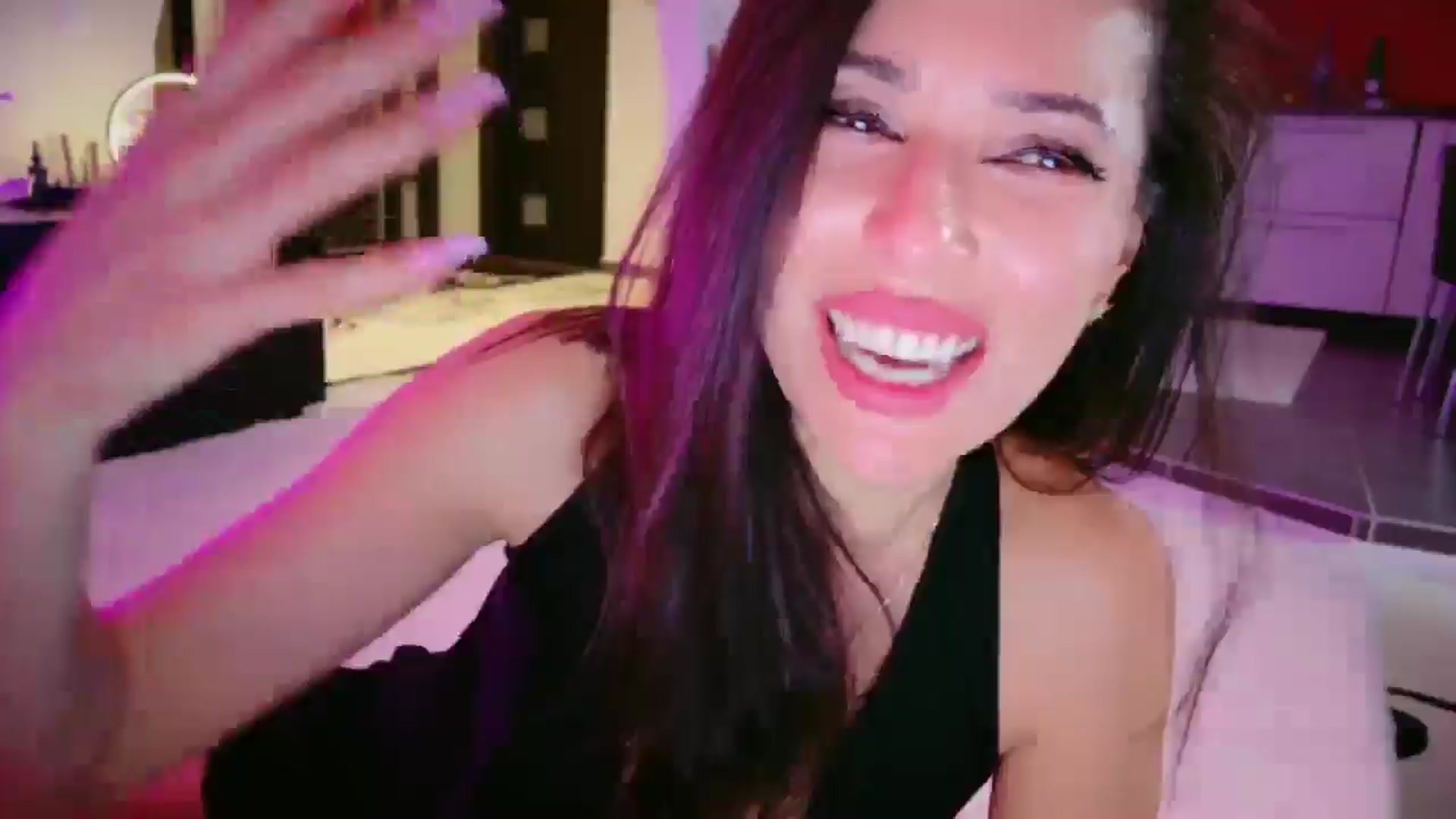 Gallery image thumbnail from SmileyTinaa's myfreecams stream on, 04/09/2026, 23:56 image 15 of 20