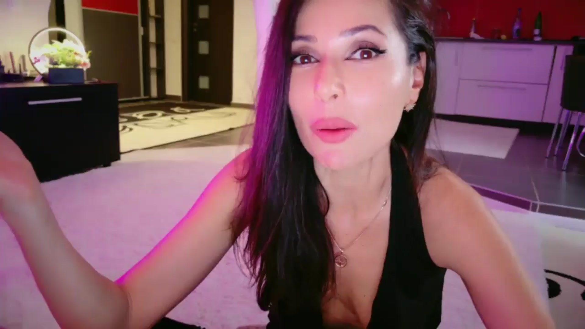 Gallery image thumbnail from SmileyTinaa's myfreecams stream on, 04/09/2026, 23:56 image 12 of 20