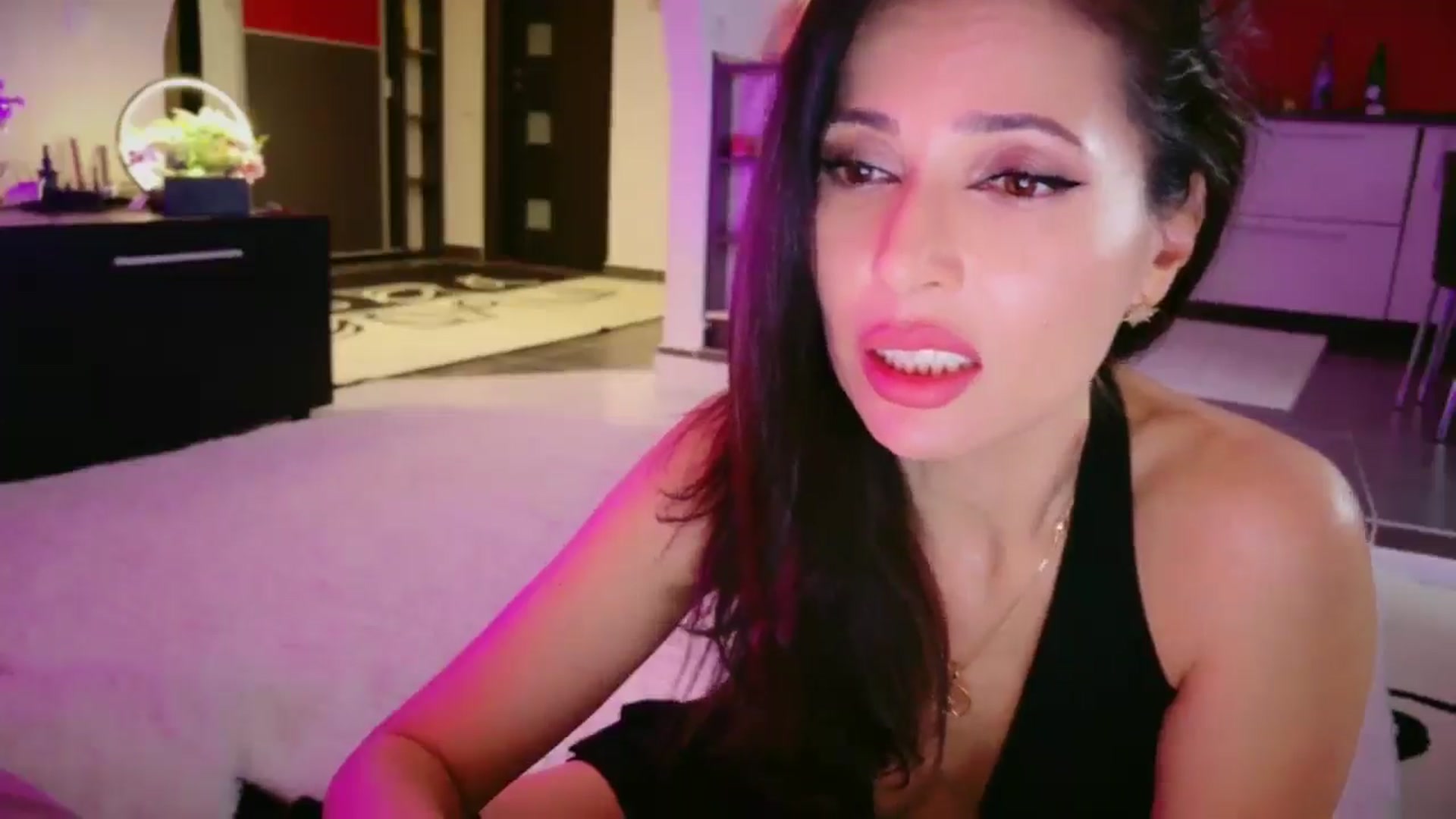 Gallery image thumbnail from SmileyTinaa's myfreecams stream on, 04/09/2026, 23:56 image 10 of 20