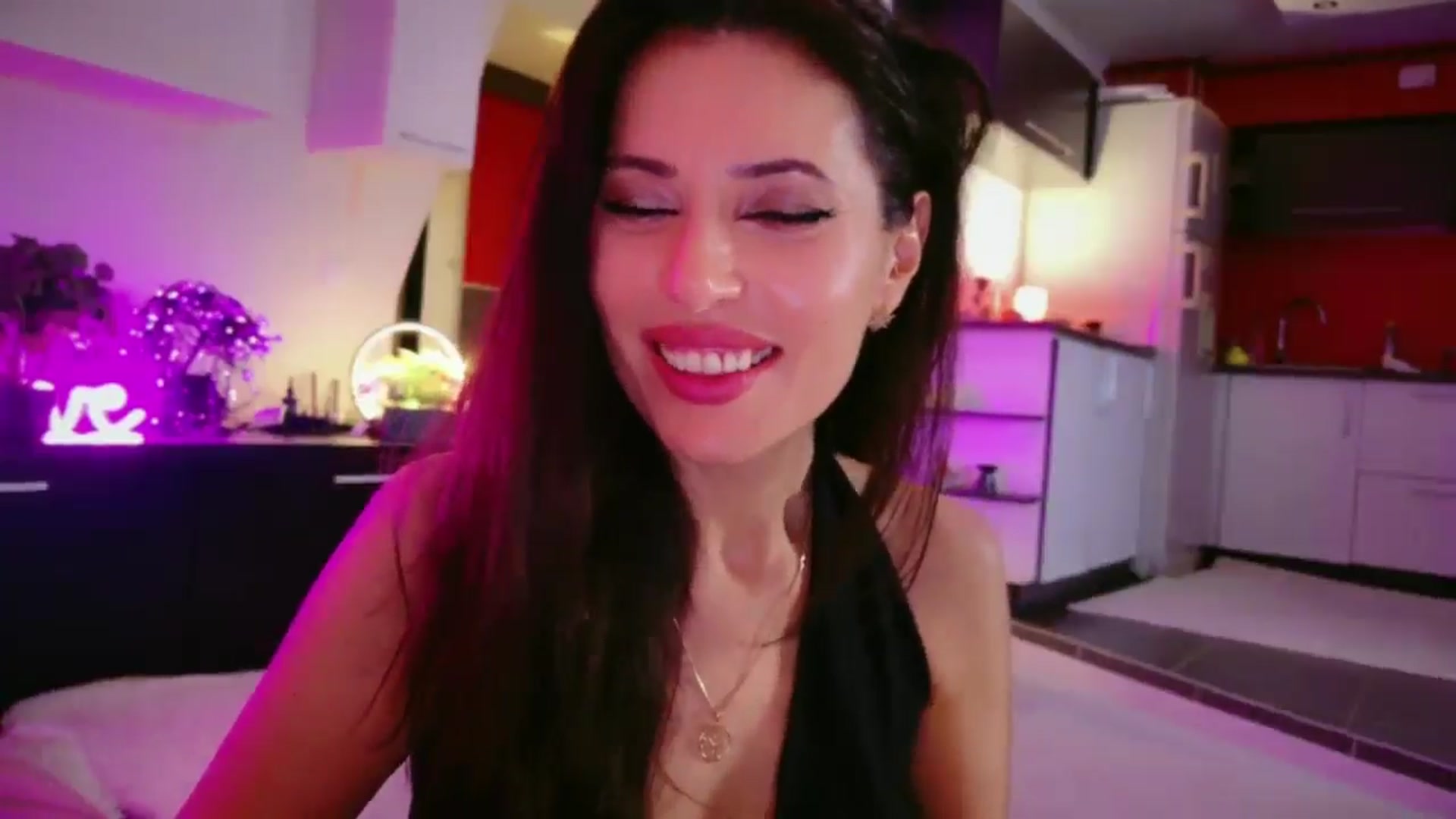 Gallery image thumbnail from SmileyTinaa's myfreecams stream on, 04/10/2026, 02:16 image 11 of 20