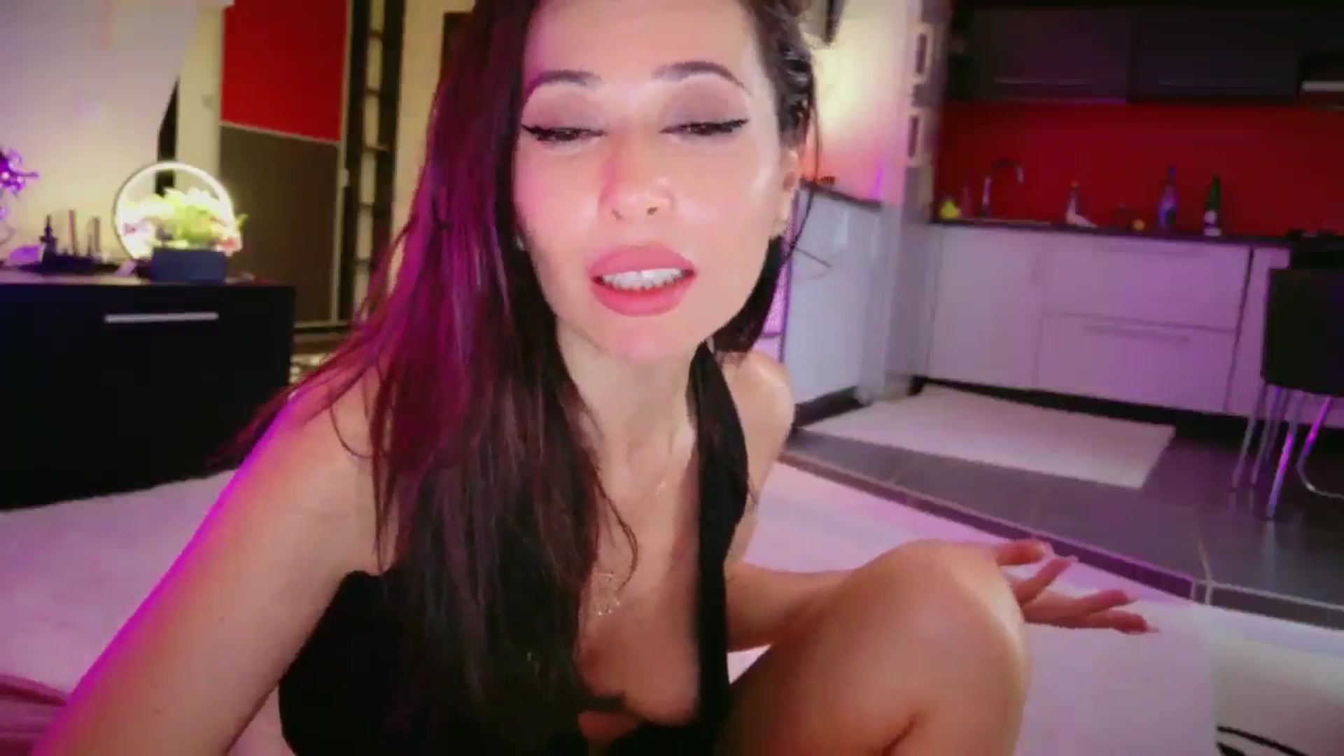 Gallery image thumbnail from SmileyTinaa's myfreecams stream on, 04/10/2026, 07:17 image 8 of 20