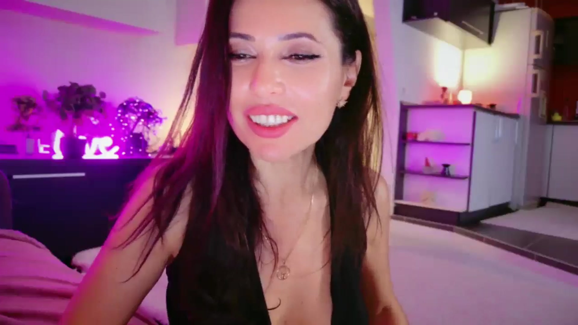Gallery image thumbnail from SmileyTinaa's myfreecams stream on, 04/10/2026, 07:17 image 9 of 20