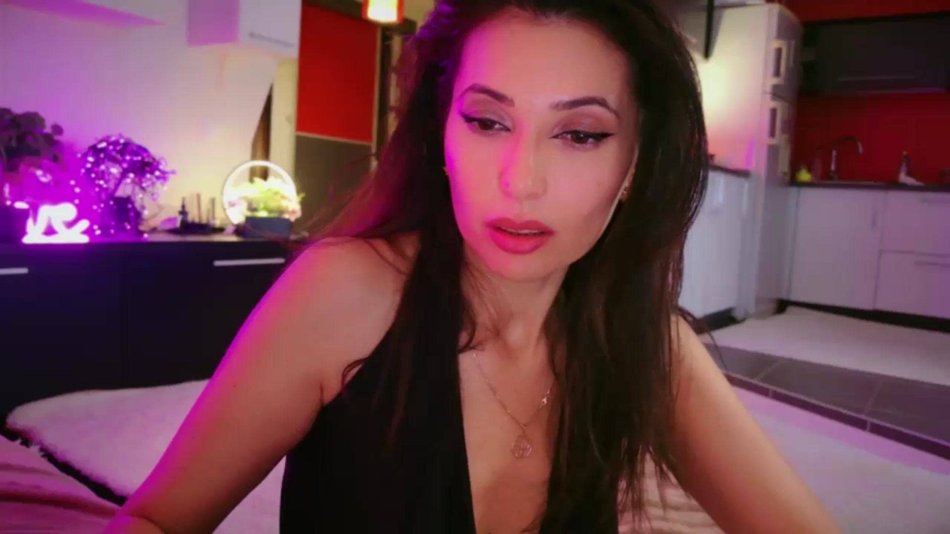Gallery image thumbnail from SmileyTinaa's myfreecams stream on, 04/10/2026, 07:17 image 18 of 20