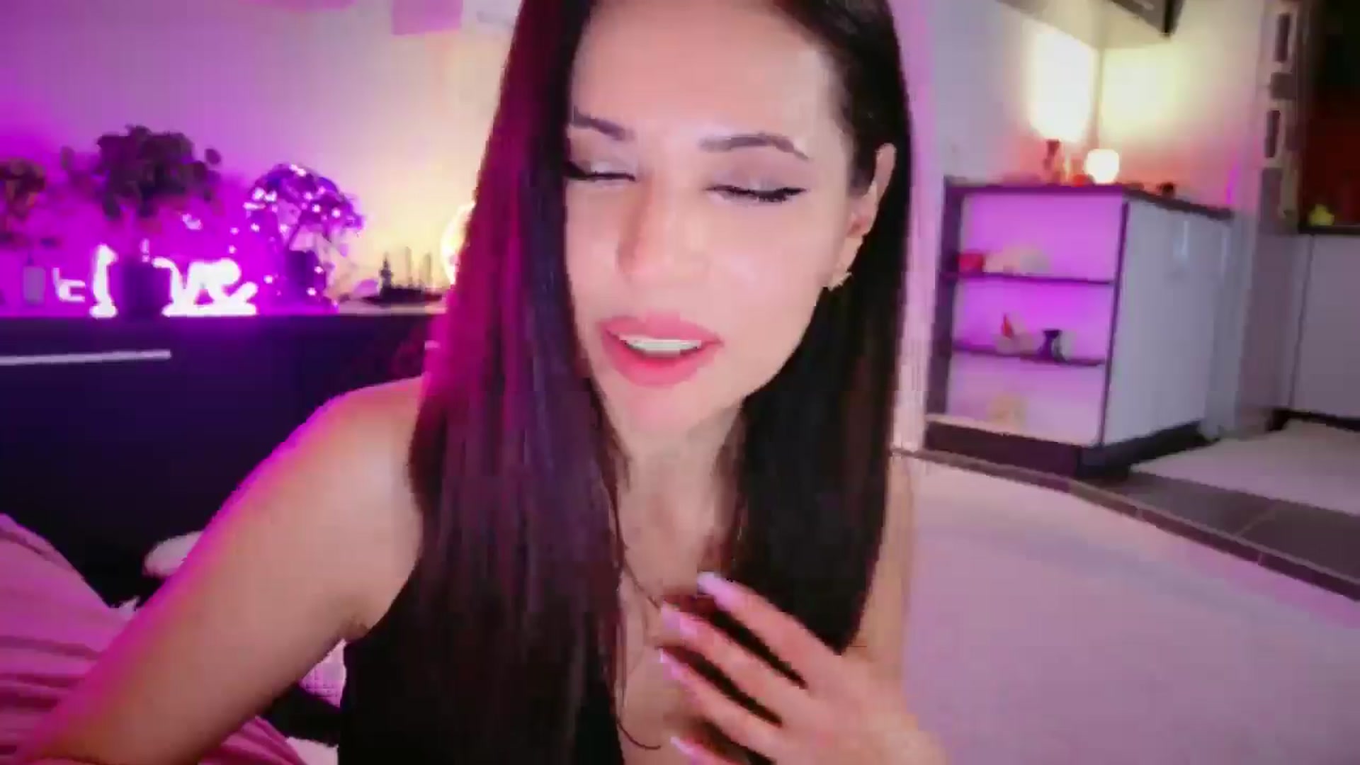Gallery image thumbnail from SmileyTinaa's myfreecams stream on, 04/10/2026, 07:17 image 6 of 20