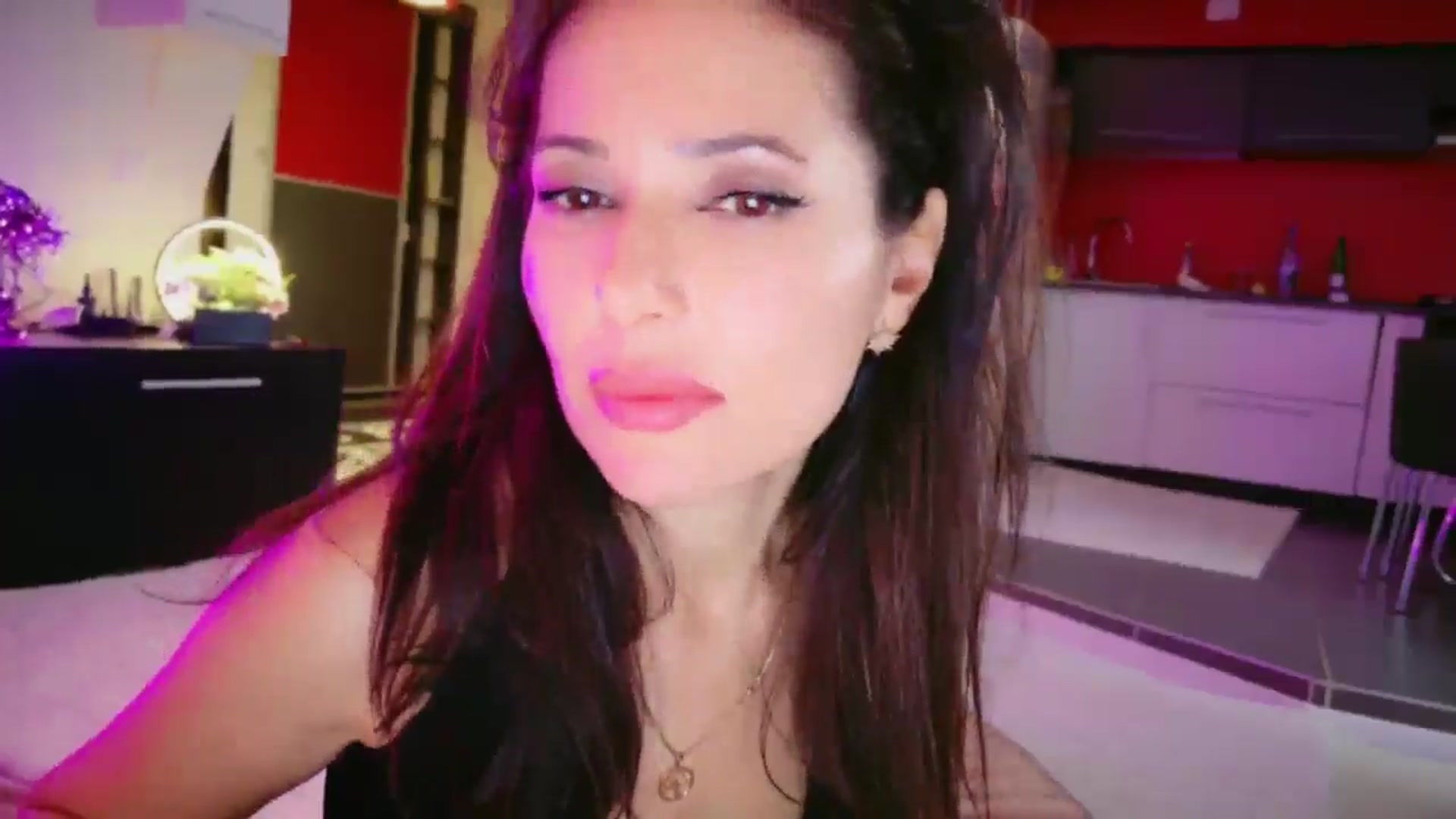 Gallery image thumbnail from SmileyTinaa's myfreecams stream on, 04/10/2026, 07:17 image 17 of 20