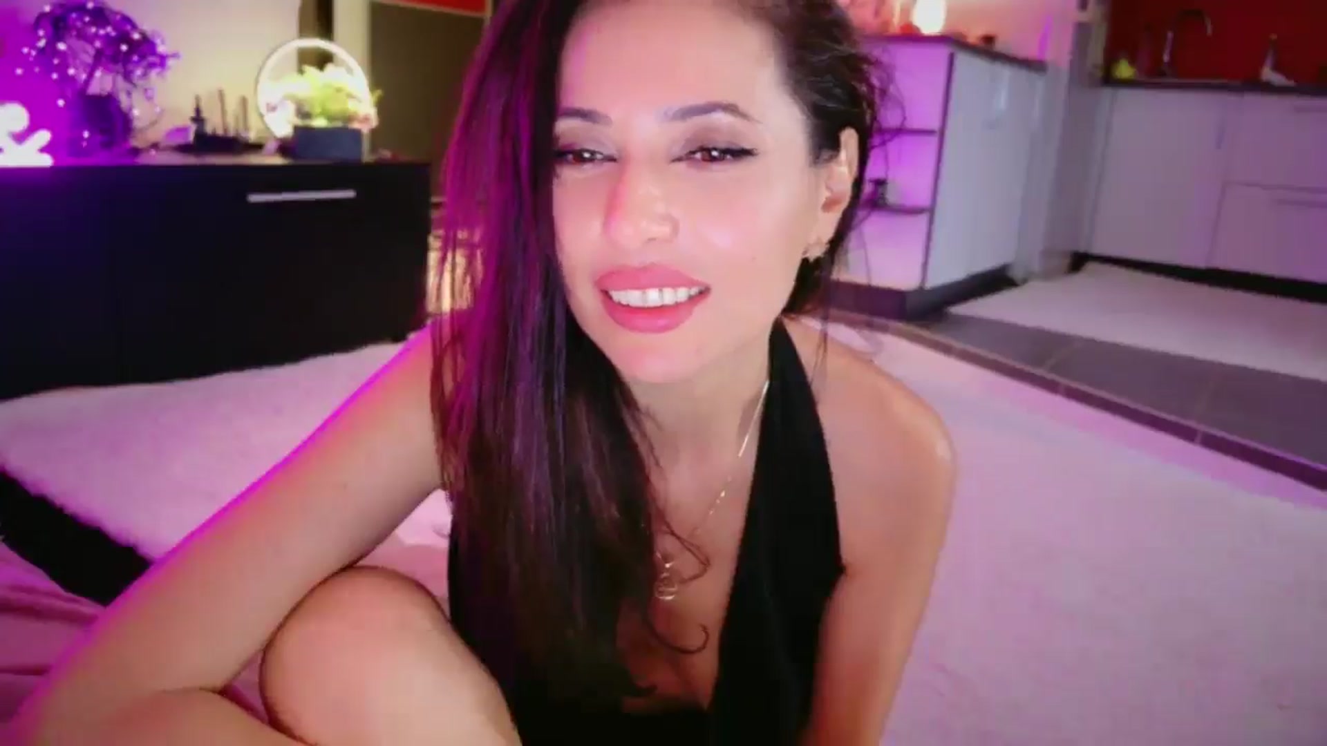 Gallery image thumbnail from SmileyTinaa's myfreecams stream on, 04/10/2026, 07:17 image 12 of 20