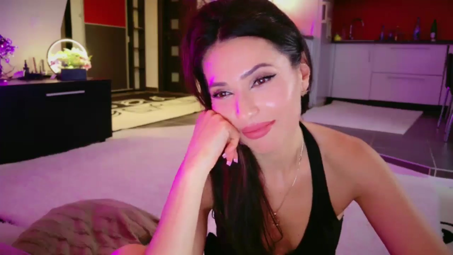 Gallery image thumbnail from SmileyTinaa's myfreecams stream on, 04/11/2026, 24:02 image 11 of 20