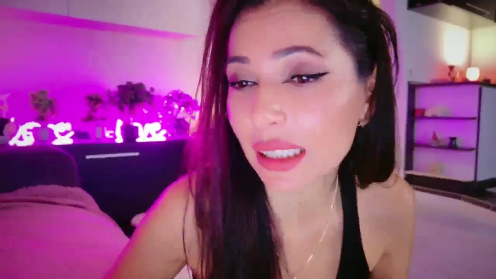 Gallery image thumbnail from SmileyTinaa's myfreecams stream on, 04/11/2026, 24:02 image 19 of 20