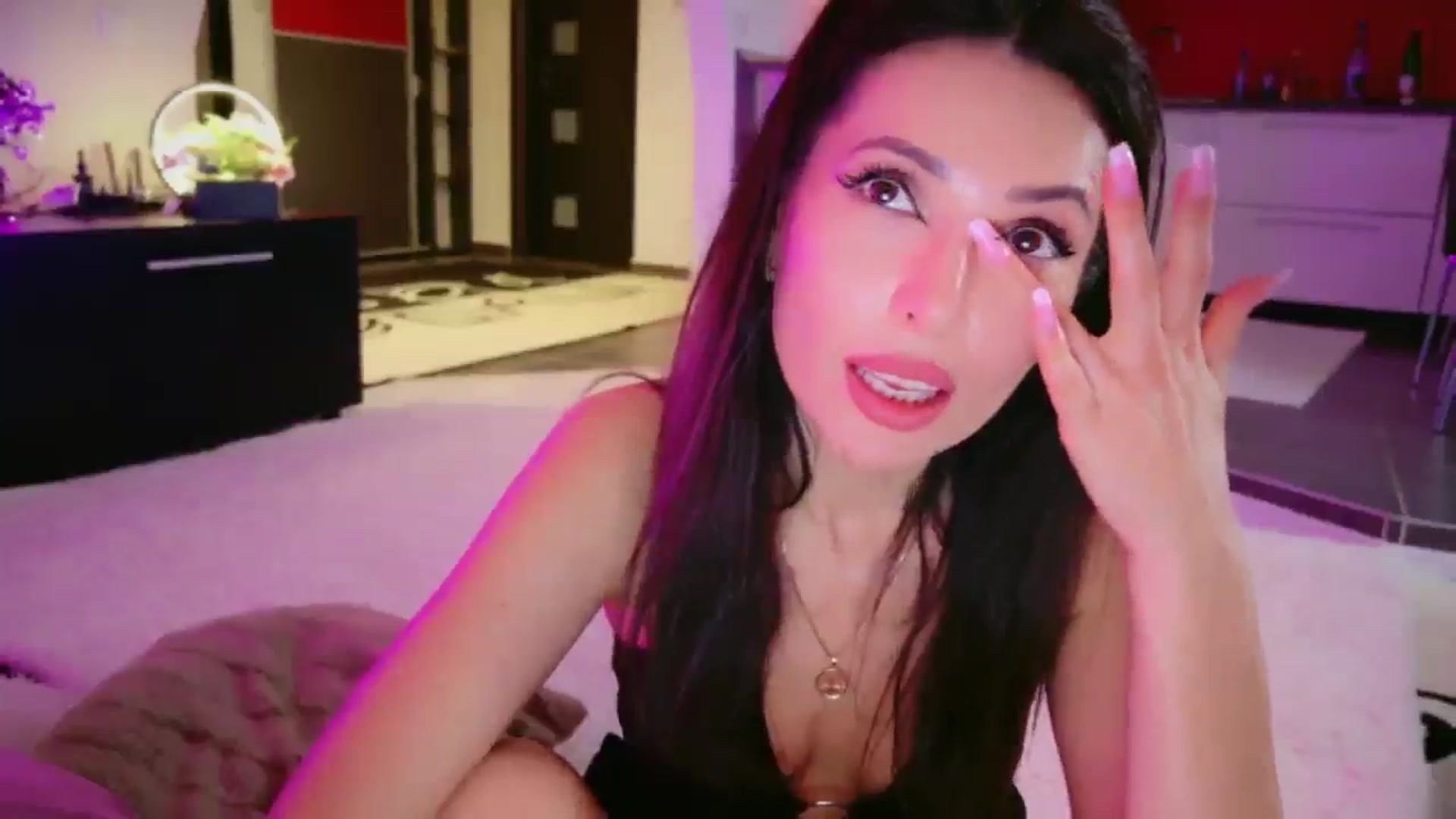 Gallery image thumbnail from SmileyTinaa's myfreecams stream on, 04/11/2026, 24:02 image 10 of 20