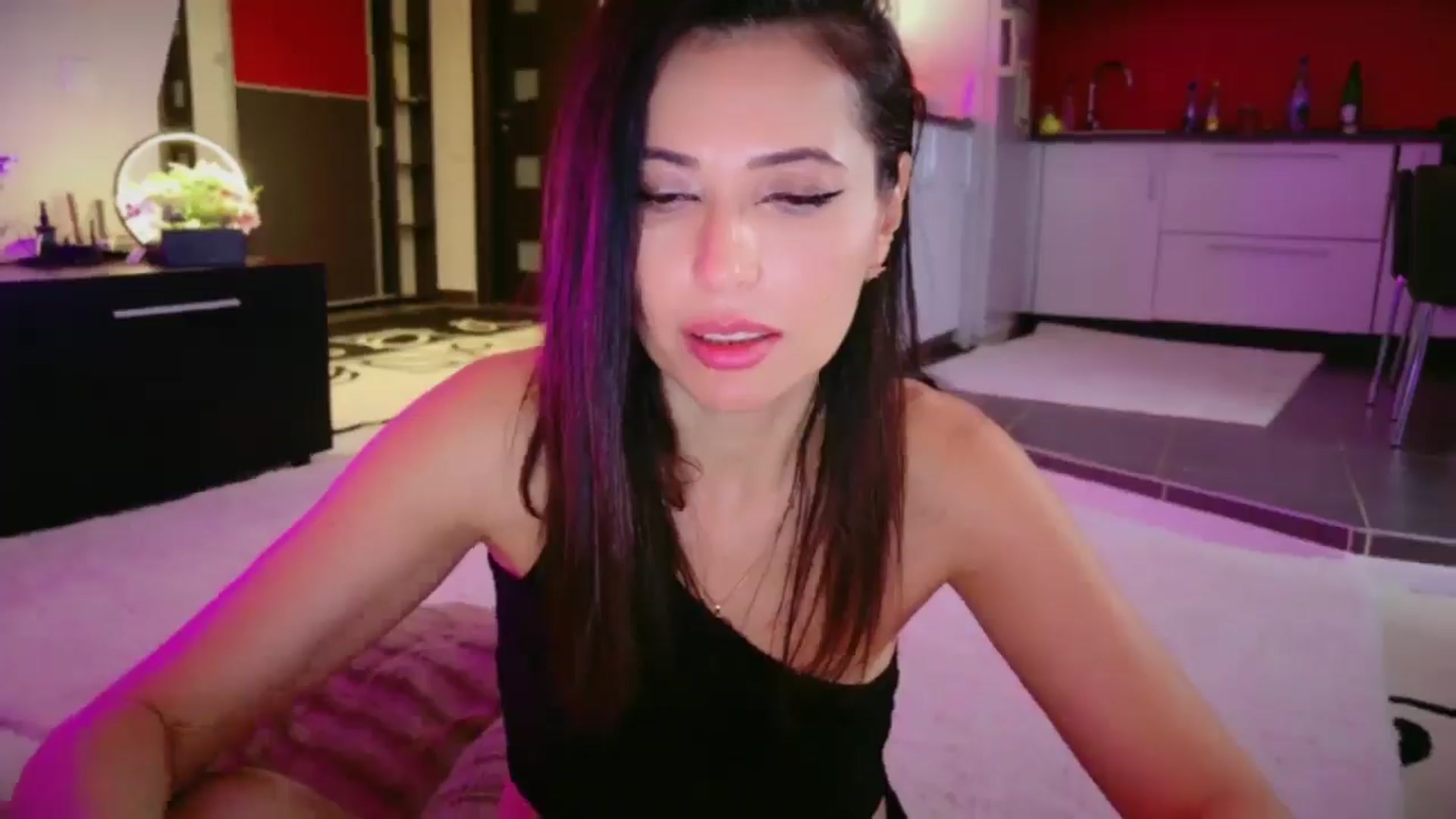 Gallery image thumbnail from SmileyTinaa's myfreecams stream on, 04/11/2026, 08:01 image 11 of 20