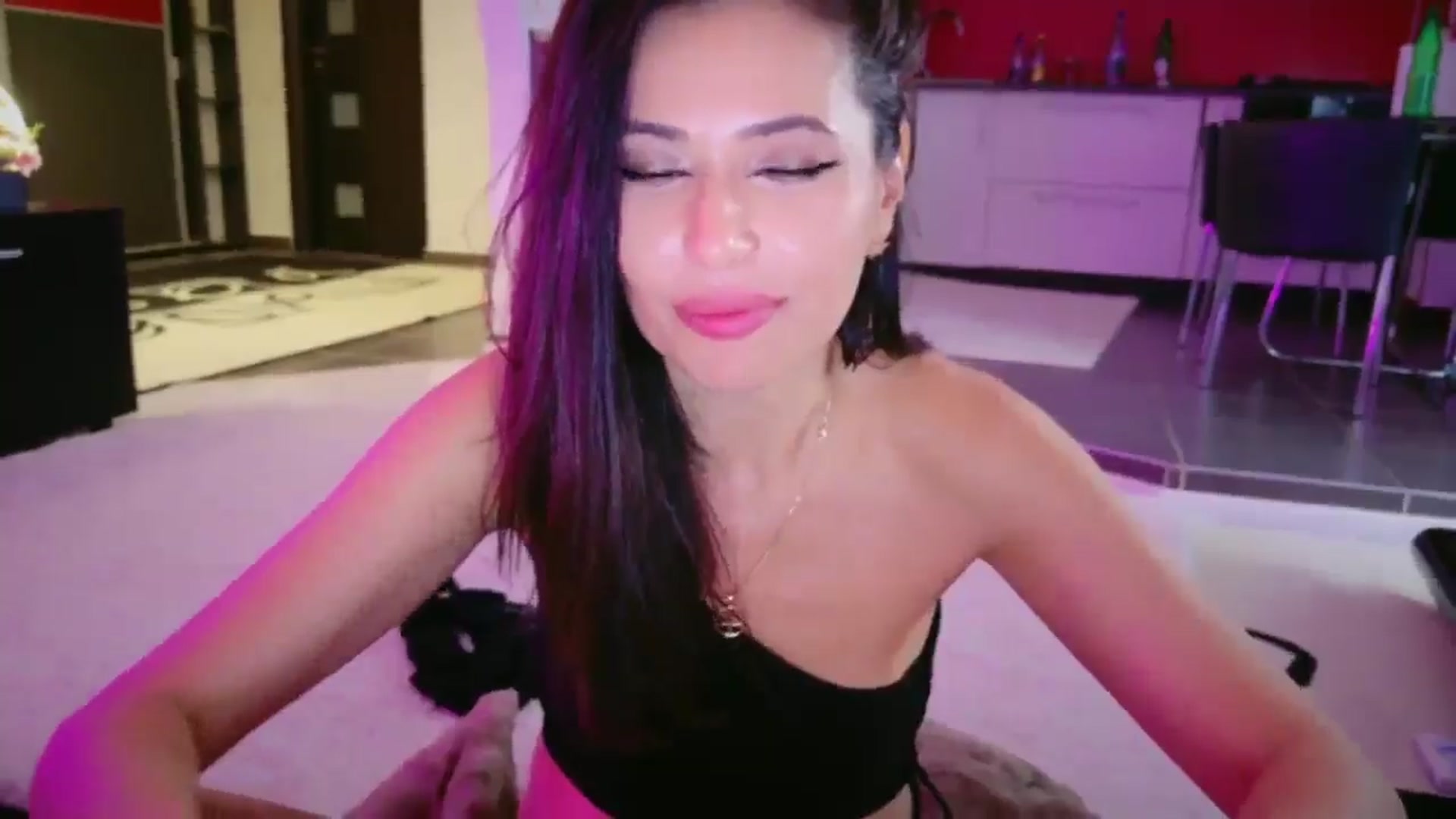Gallery image thumbnail from SmileyTinaa's myfreecams stream on, 04/11/2026, 08:01 image 4 of 20