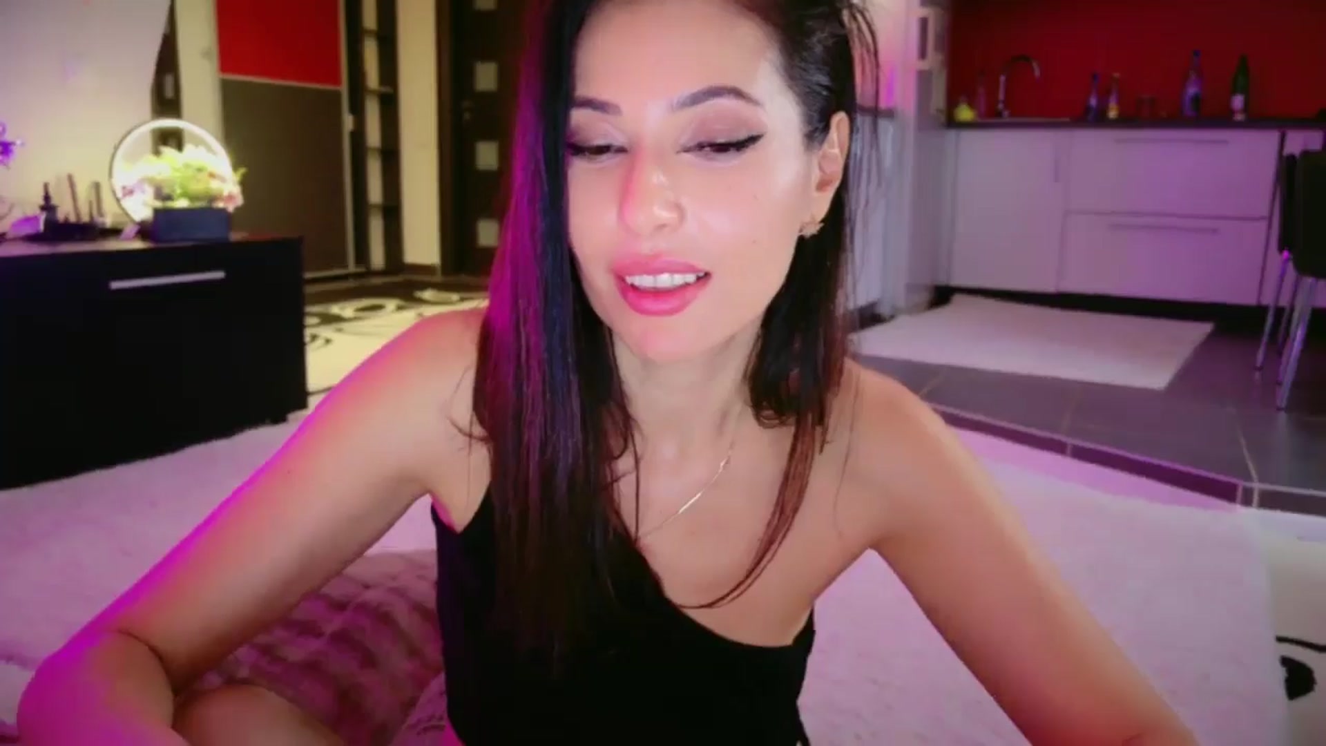 Gallery image thumbnail from SmileyTinaa's myfreecams stream on, 04/11/2026, 08:01 image 10 of 20