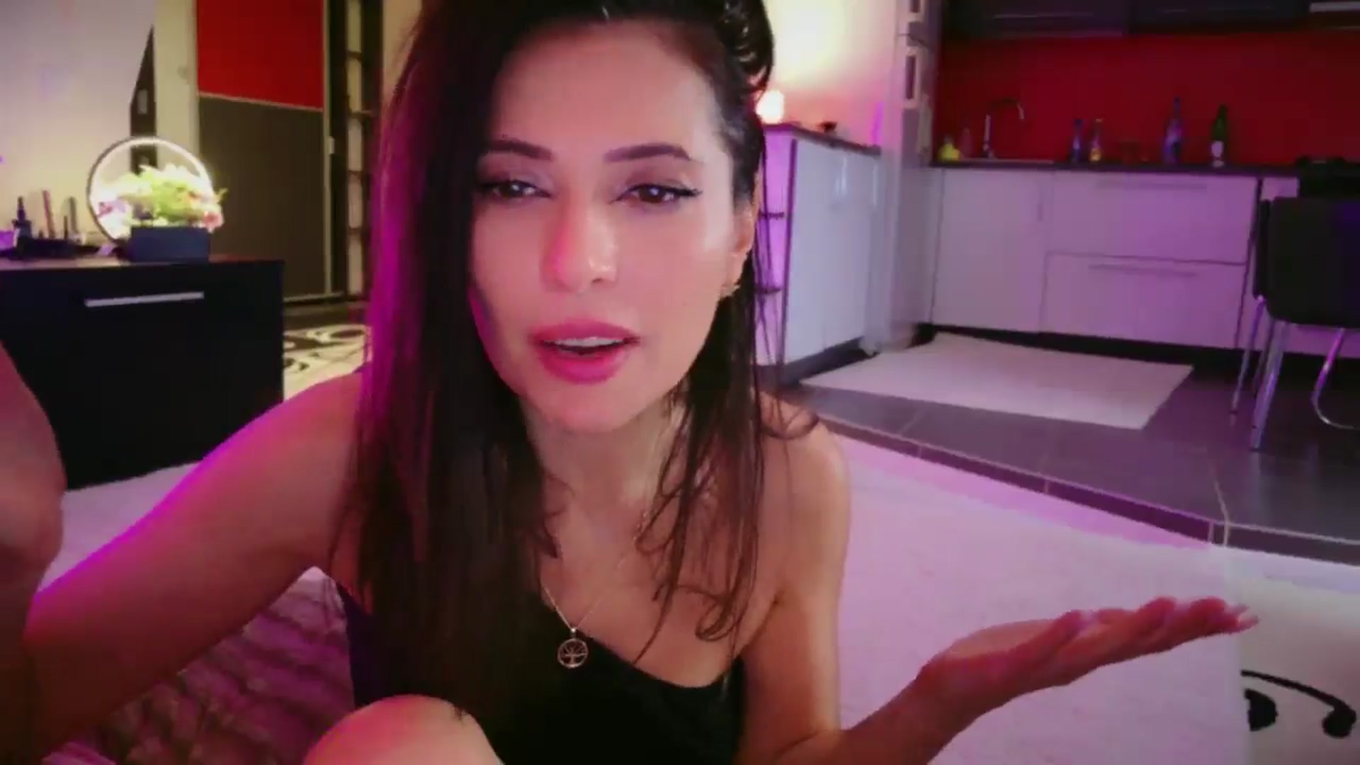 Gallery image thumbnail from SmileyTinaa's myfreecams stream on, 04/11/2026, 08:01 image 14 of 20