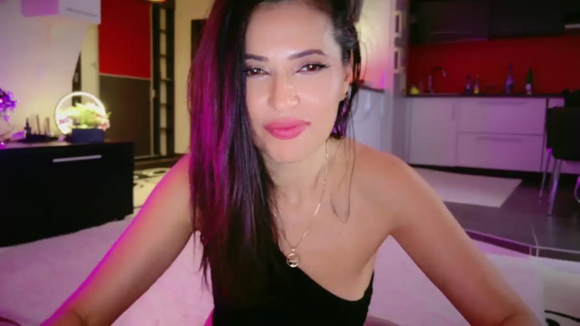 Gallery image thumbnail from SmileyTinaa's myfreecams stream on, 04/11/2026, 08:01 image 5 of 20