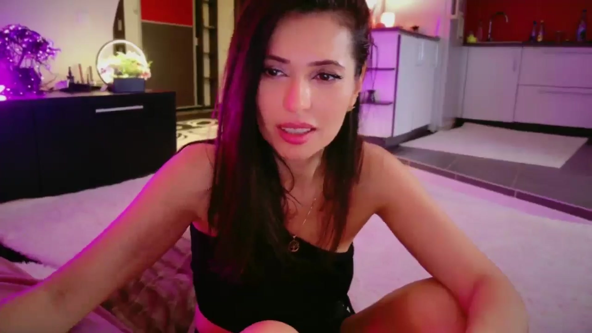 Gallery image thumbnail from SmileyTinaa's myfreecams stream on, 04/11/2026, 08:01 image 20 of 20