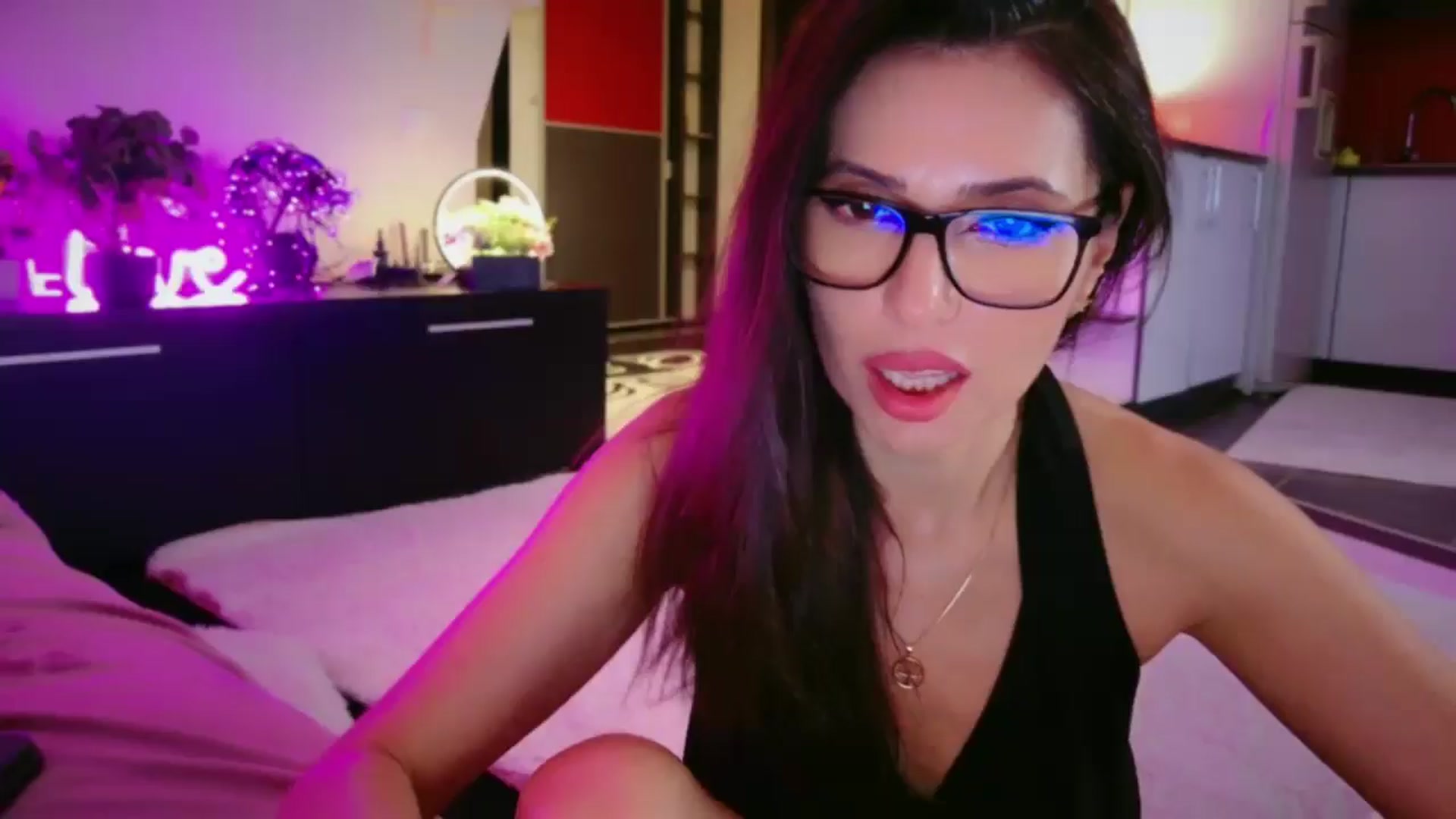 Gallery image thumbnail from SmileyTinaa's myfreecams stream on, 04/16/2026, 21:06 image 13 of 20