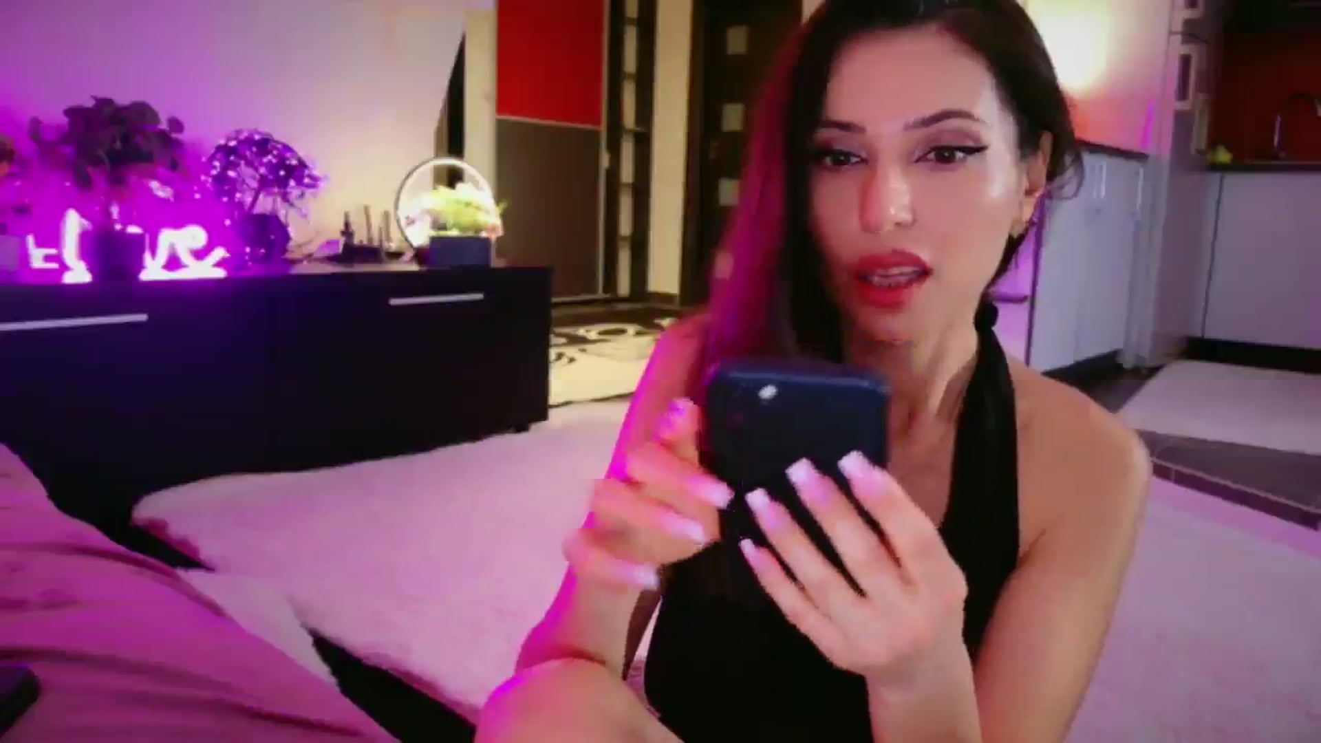 Gallery image thumbnail from SmileyTinaa's myfreecams stream on, 04/16/2026, 21:06 image 11 of 20