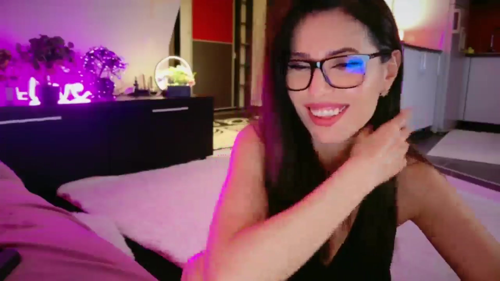 Gallery image thumbnail from SmileyTinaa's myfreecams stream on, 04/16/2026, 21:06 image 6 of 20