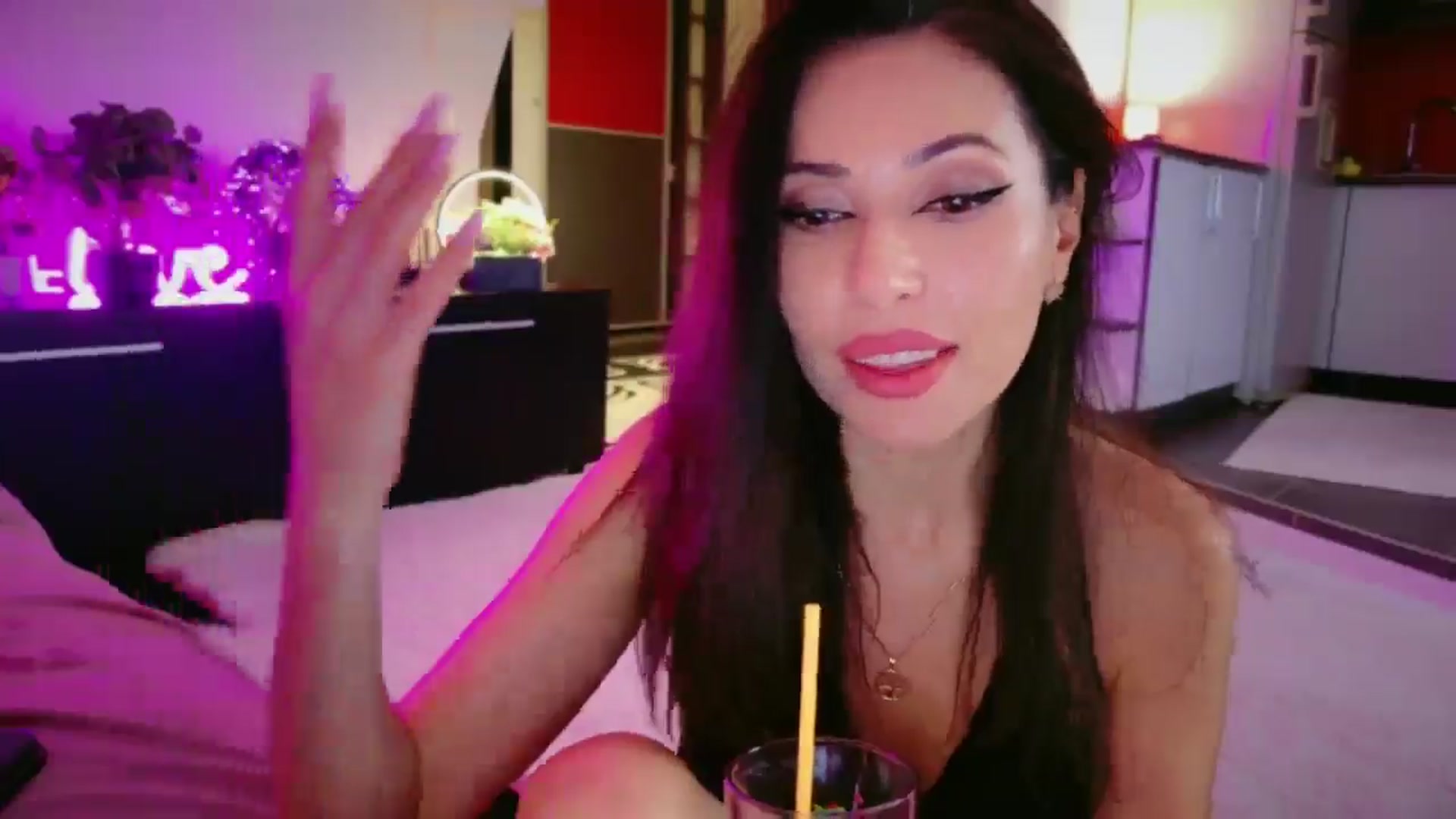 Gallery image thumbnail from SmileyTinaa's myfreecams stream on, 04/16/2026, 21:06 image 10 of 20