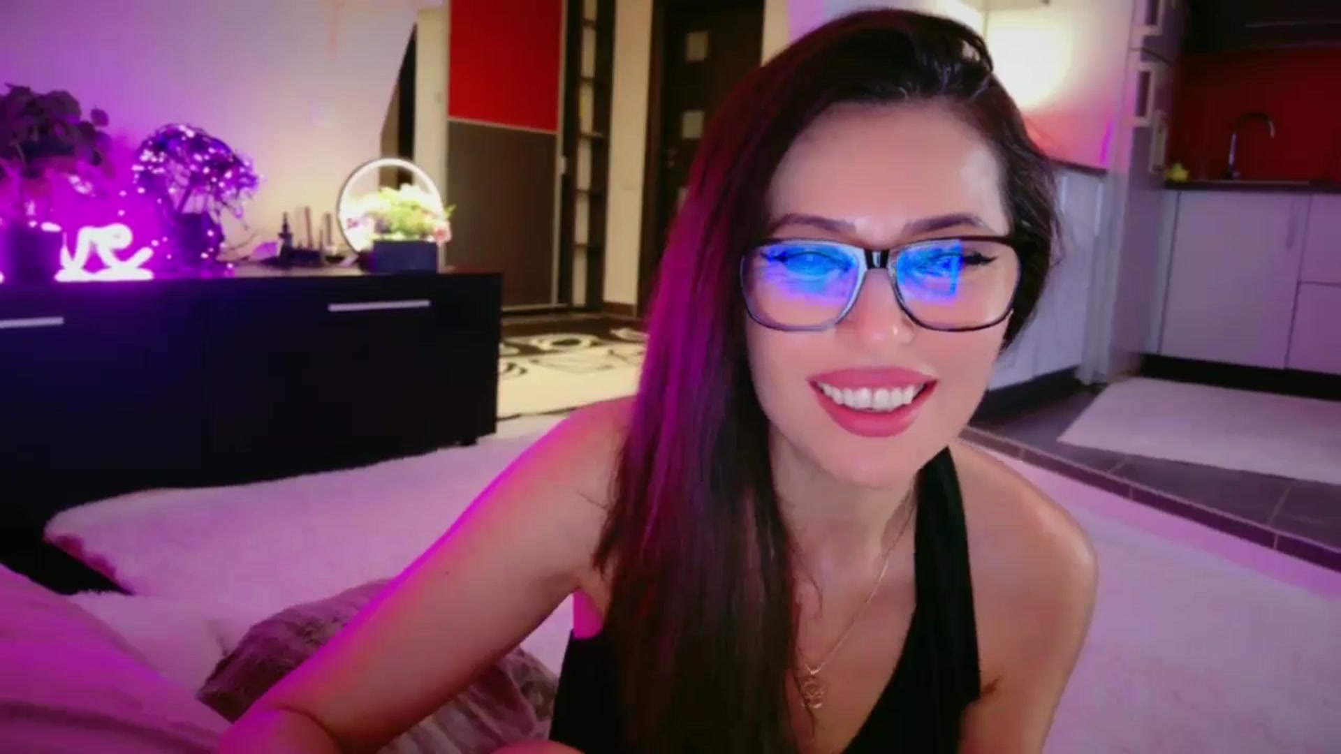 Gallery image thumbnail from SmileyTinaa's myfreecams stream on, 04/17/2026, 02:07 image 2 of 20