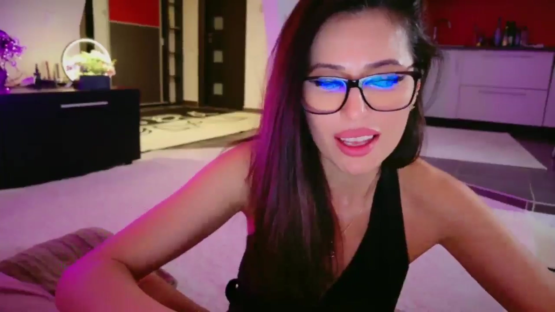 Gallery image thumbnail from SmileyTinaa's myfreecams stream on, 04/17/2026, 02:07 image 7 of 20