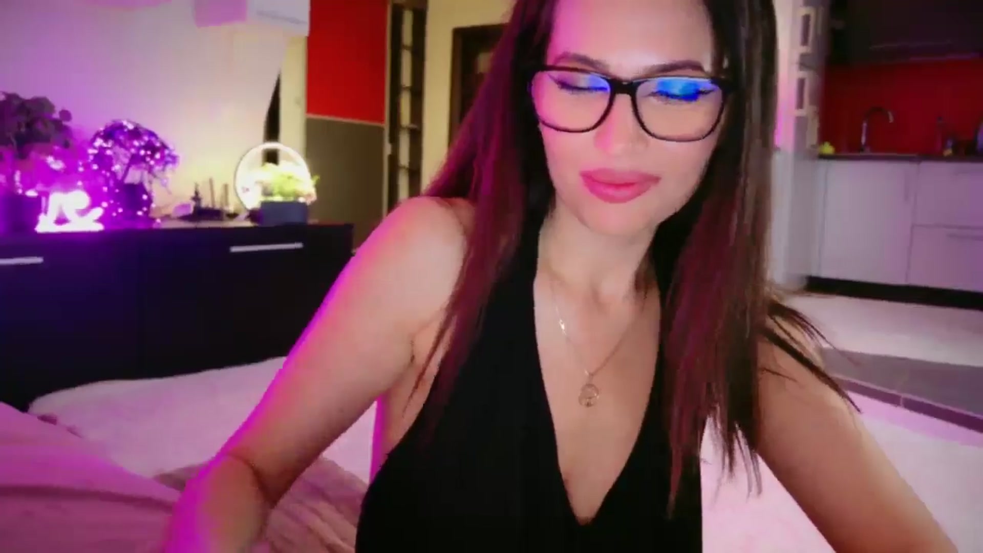 Gallery image thumbnail from SmileyTinaa's myfreecams stream on, 04/17/2026, 02:07 image 19 of 20