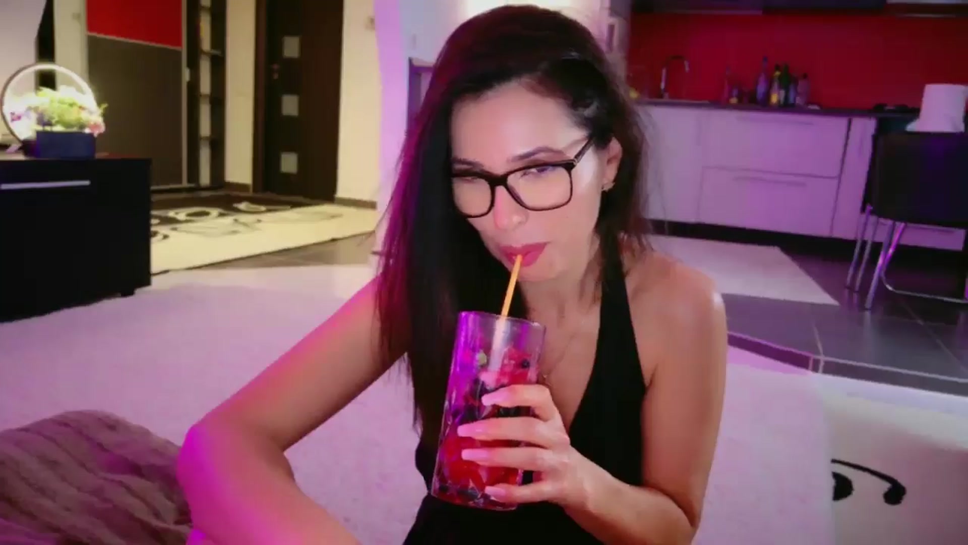 Gallery image thumbnail from SmileyTinaa's myfreecams stream on, 04/17/2026, 02:07 image 15 of 20