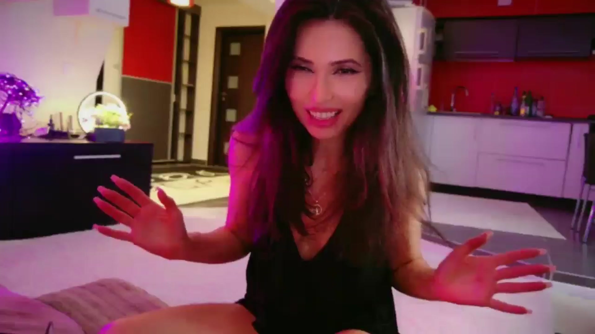 Gallery image thumbnail from SmileyTinaa's myfreecams stream on, 04/17/2026, 02:07 image 20 of 20