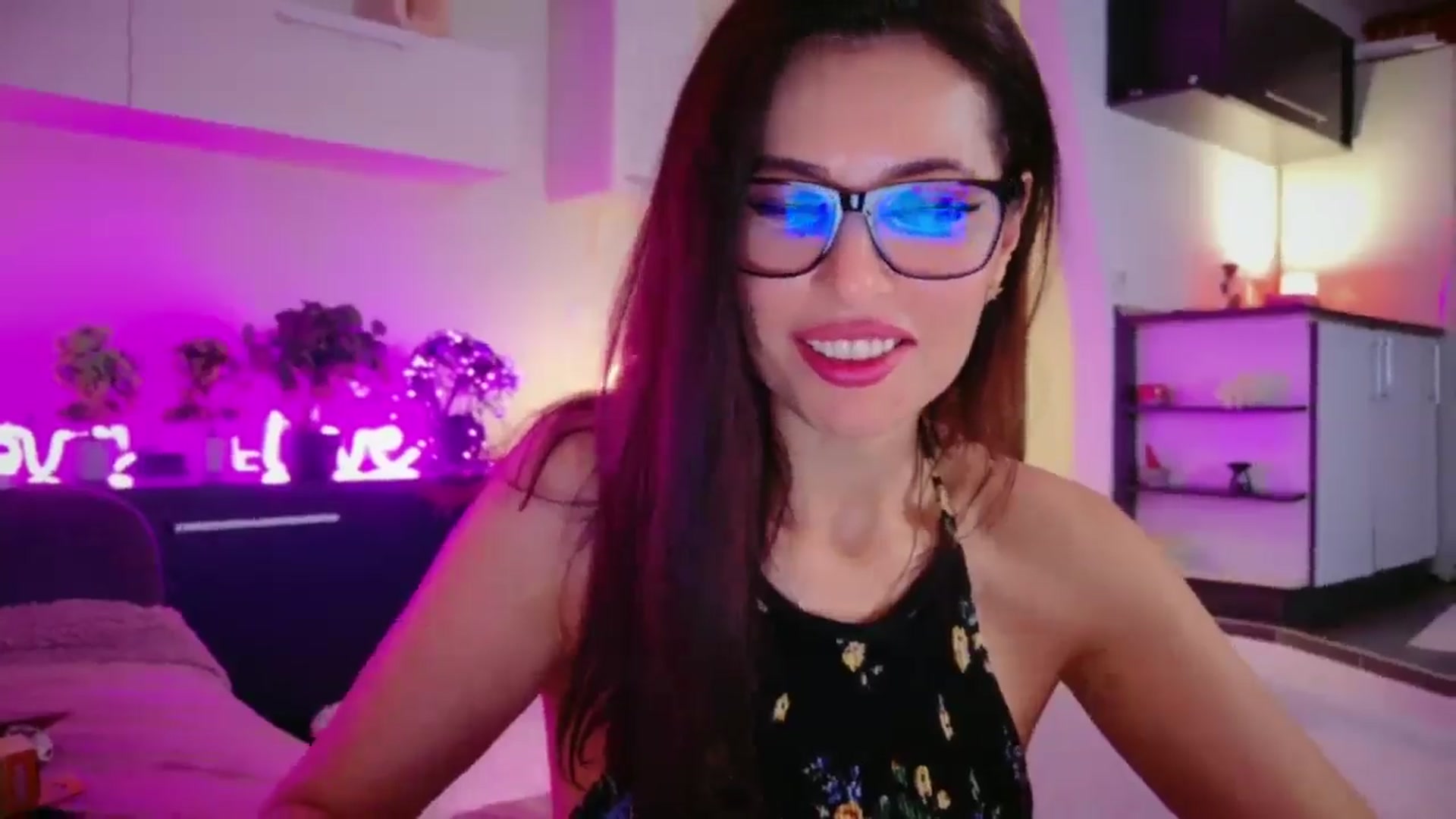 Gallery image thumbnail from SmileyTinaa's myfreecams stream on, 04/17/2026, 03:08 image 13 of 20