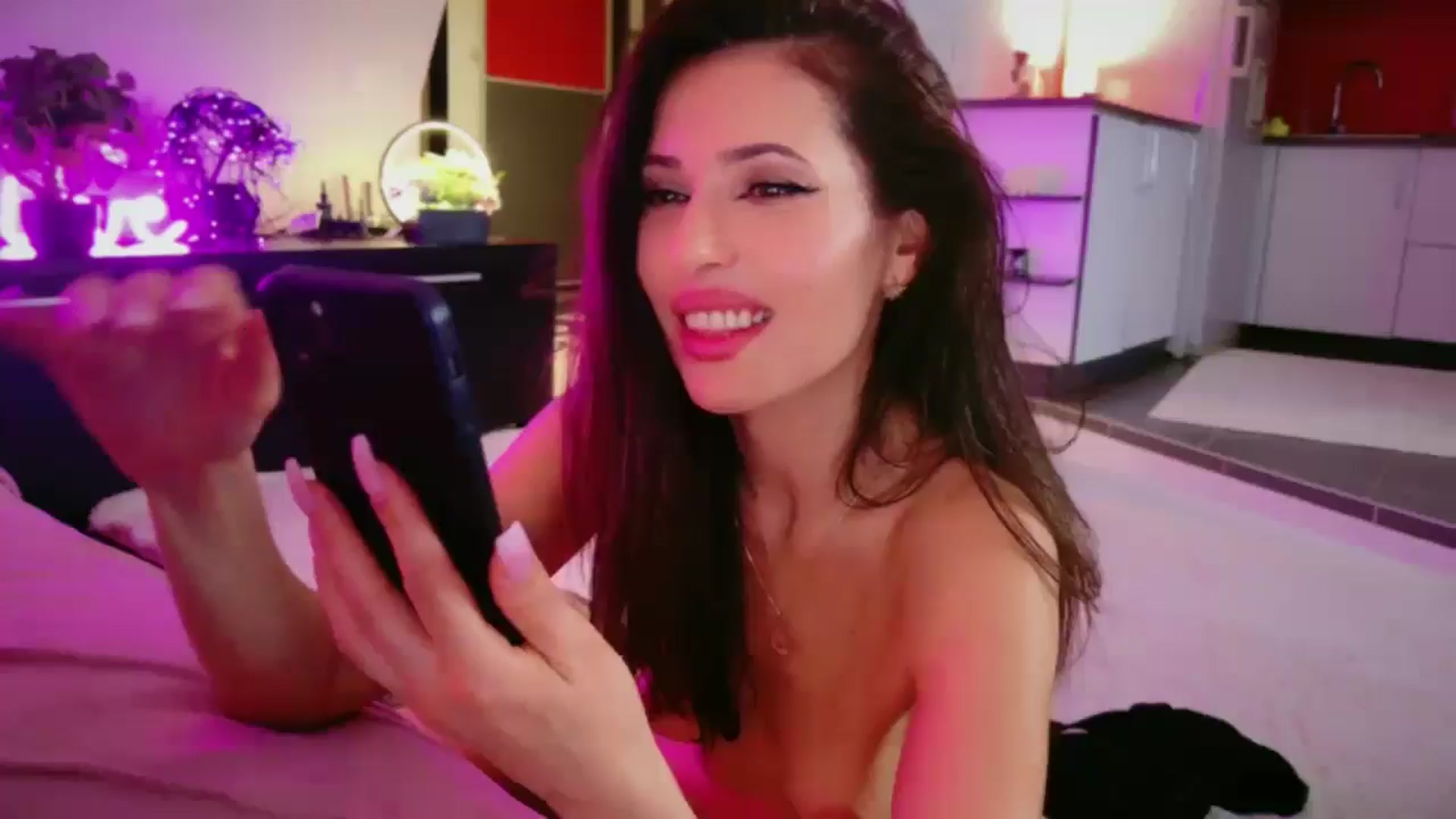 Gallery image thumbnail from SmileyTinaa's myfreecams stream on, 04/17/2026, 03:08 image 1 of 20