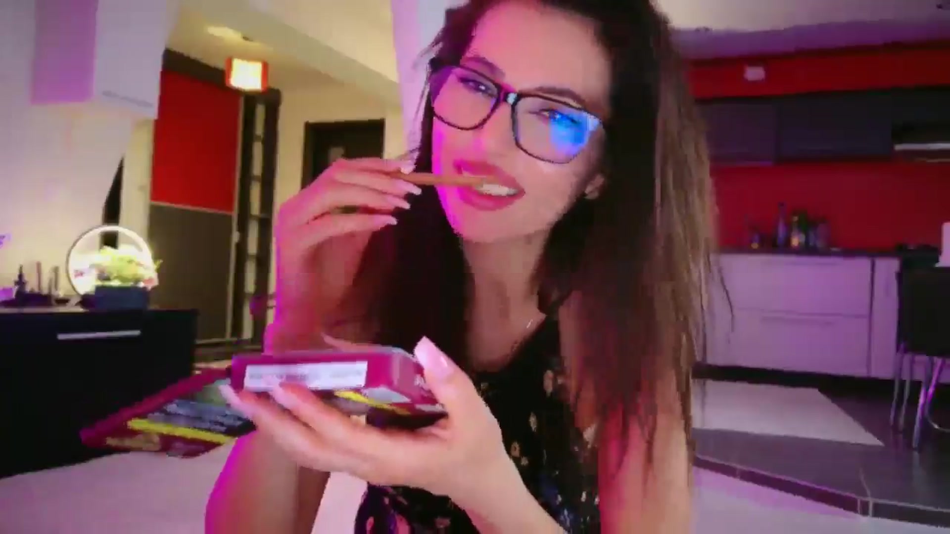 Gallery image thumbnail from SmileyTinaa's myfreecams stream on, 04/17/2026, 03:08 image 11 of 20
