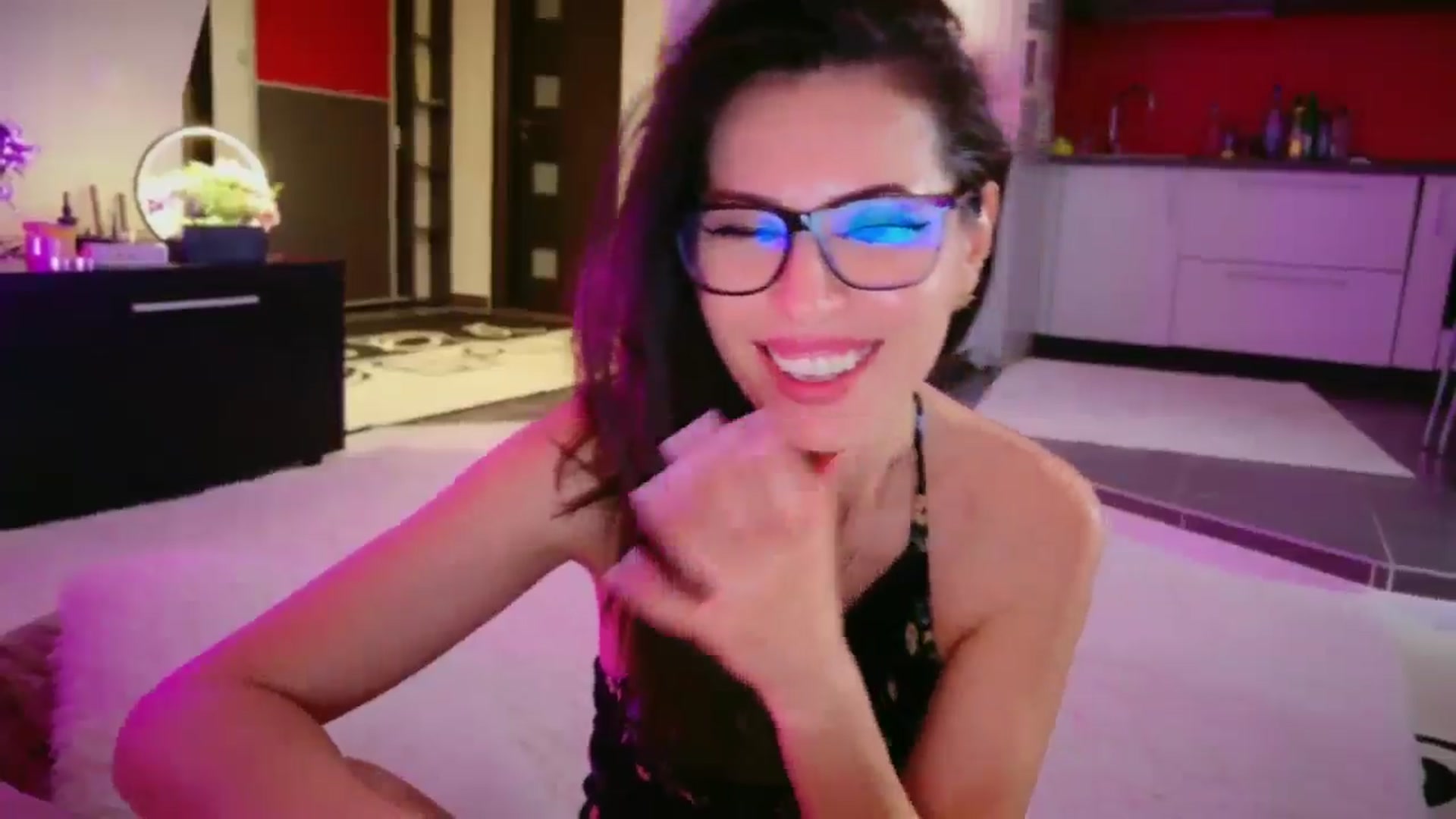 Gallery image thumbnail from SmileyTinaa's myfreecams stream on, 04/17/2026, 05:30 image 5 of 20