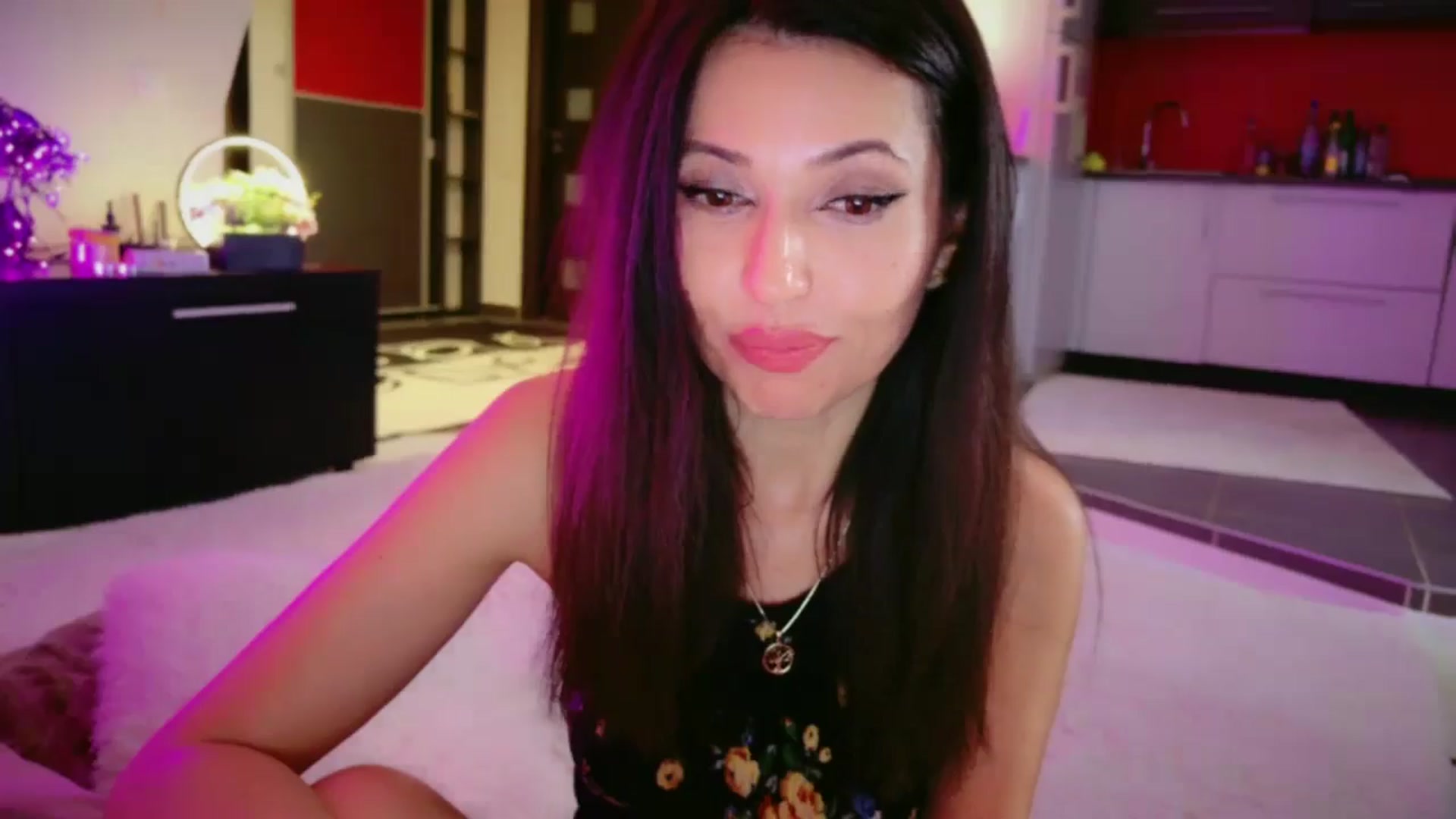 Gallery image thumbnail from SmileyTinaa's myfreecams stream on, 04/17/2026, 05:30 image 4 of 20
