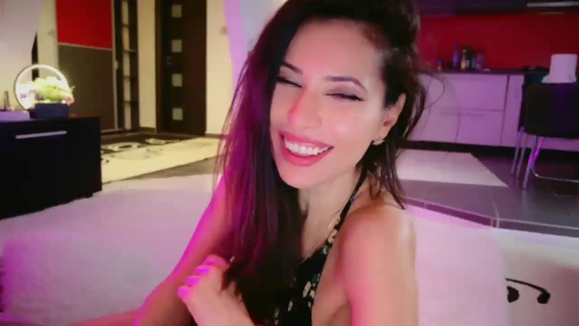 Gallery image thumbnail from SmileyTinaa's myfreecams stream on, 04/17/2026, 05:30 image 9 of 20