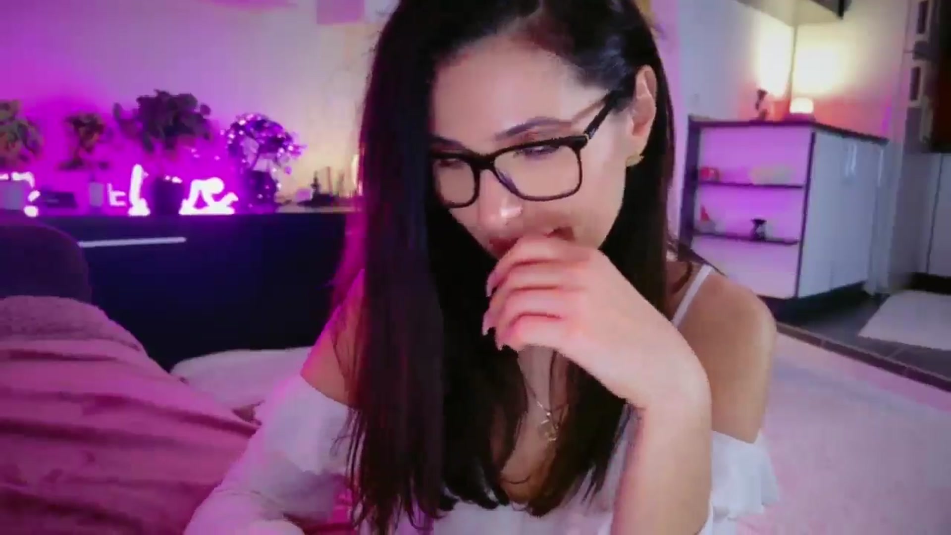 Gallery image thumbnail from SmileyTinaa's myfreecams stream on, 04/18/2026, 01:23 image 19 of 20