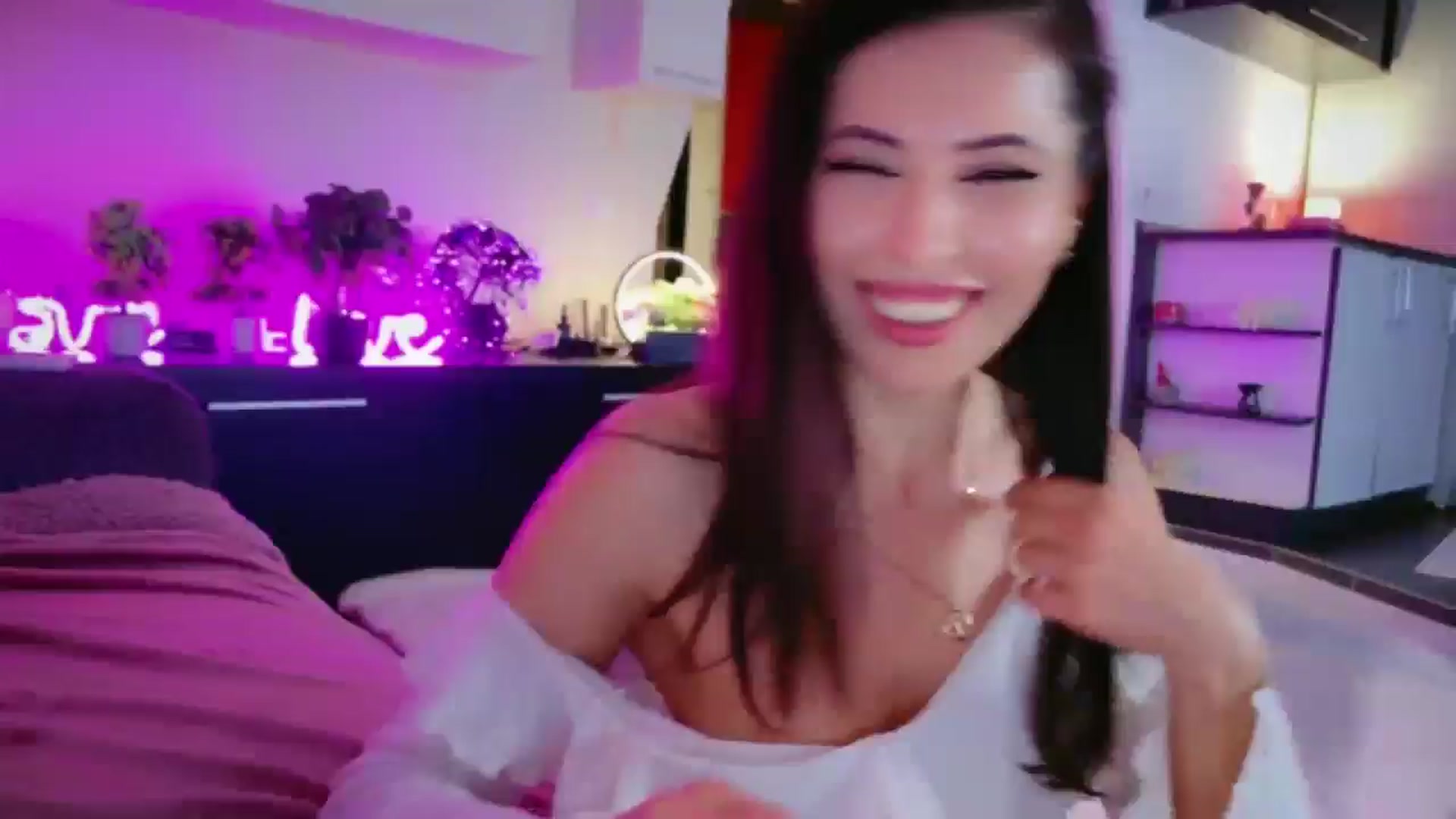 Gallery image thumbnail from SmileyTinaa's myfreecams stream on, 04/18/2026, 01:23 image 5 of 20