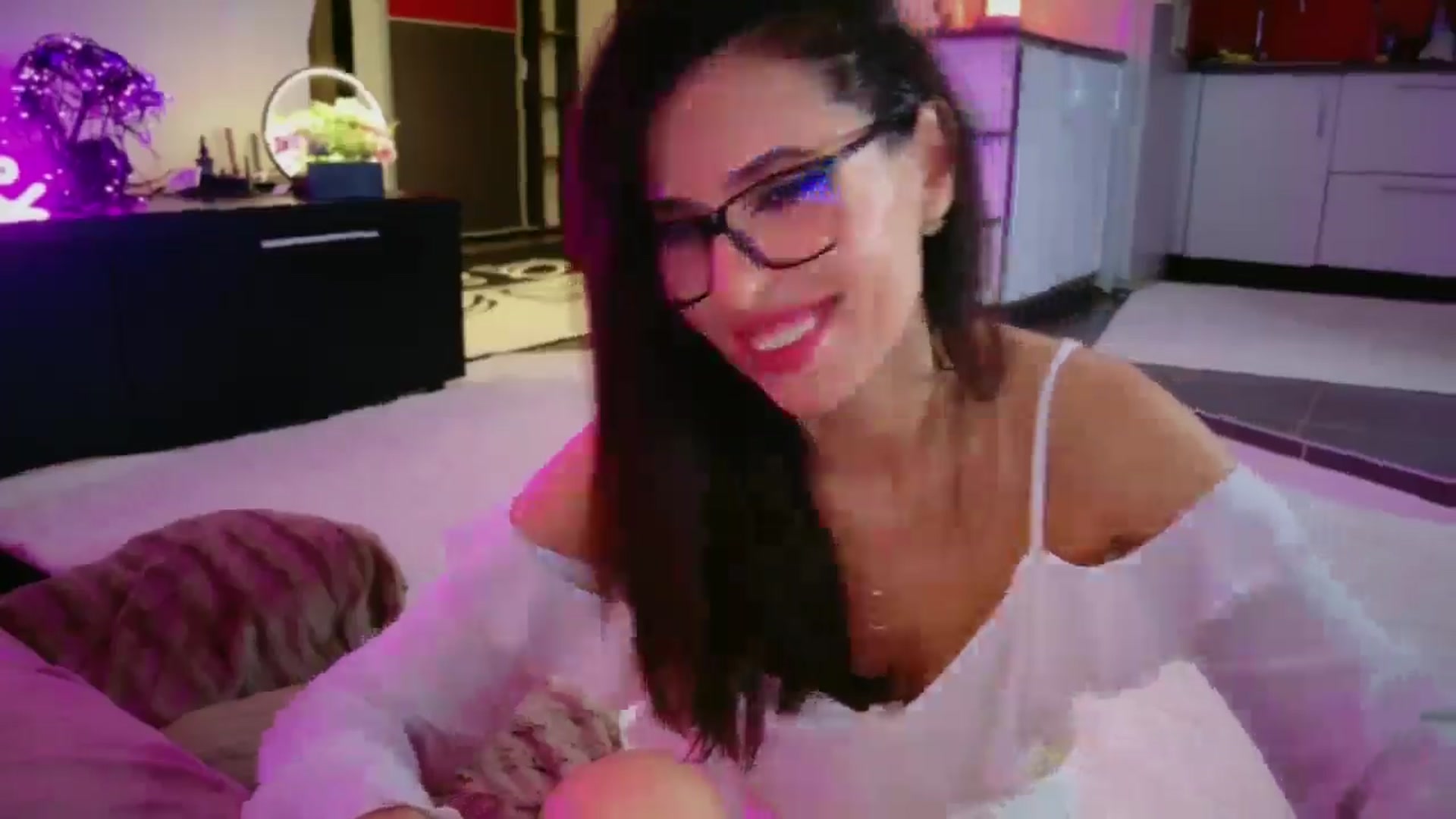 Gallery image thumbnail from SmileyTinaa's myfreecams stream on, 04/18/2026, 01:23 image 18 of 20
