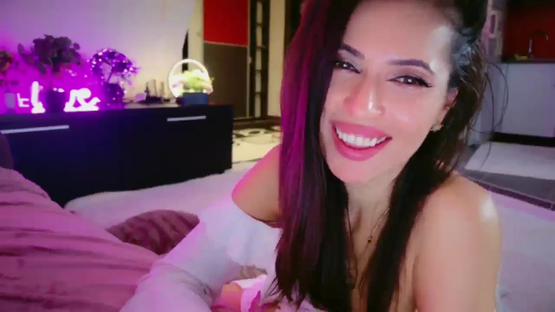 Gallery image thumbnail from SmileyTinaa's myfreecams stream on, 04/18/2026, 01:23 image 20 of 20
