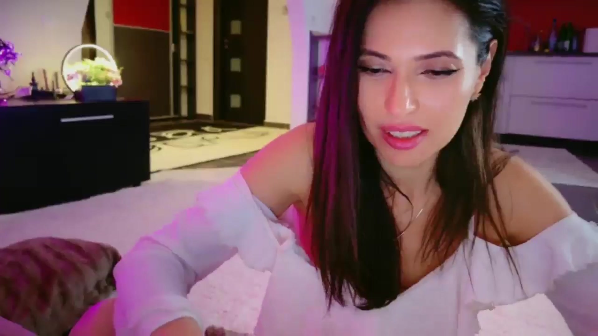 Gallery image thumbnail from SmileyTinaa's myfreecams stream on, 04/18/2026, 06:14 image 6 of 20