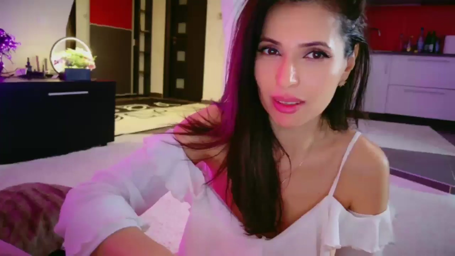 Gallery image thumbnail from SmileyTinaa's myfreecams stream on, 04/18/2026, 06:14 image 10 of 20