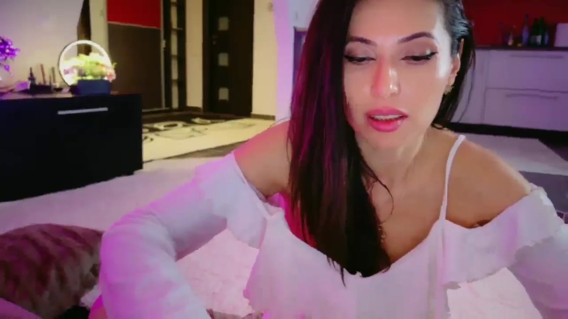 Gallery image thumbnail from SmileyTinaa's myfreecams stream on, 04/18/2026, 06:14 image 4 of 20