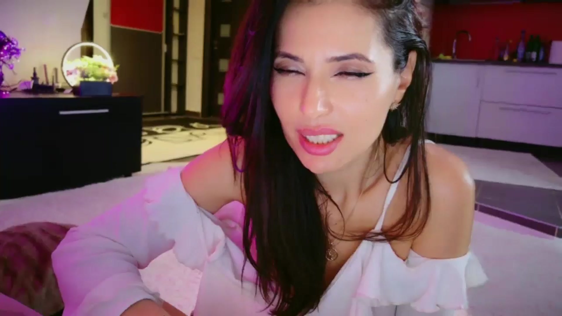 Gallery image thumbnail from SmileyTinaa's myfreecams stream on, 04/18/2026, 06:14 image 7 of 20