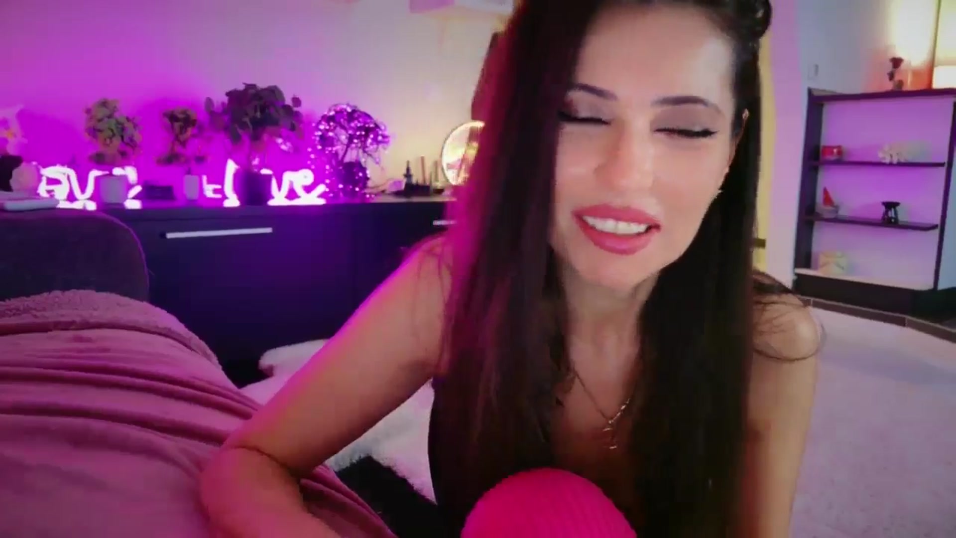Gallery image thumbnail from SmileyTinaa's myfreecams stream on, 04/24/2026, 24:53 image 20 of 20