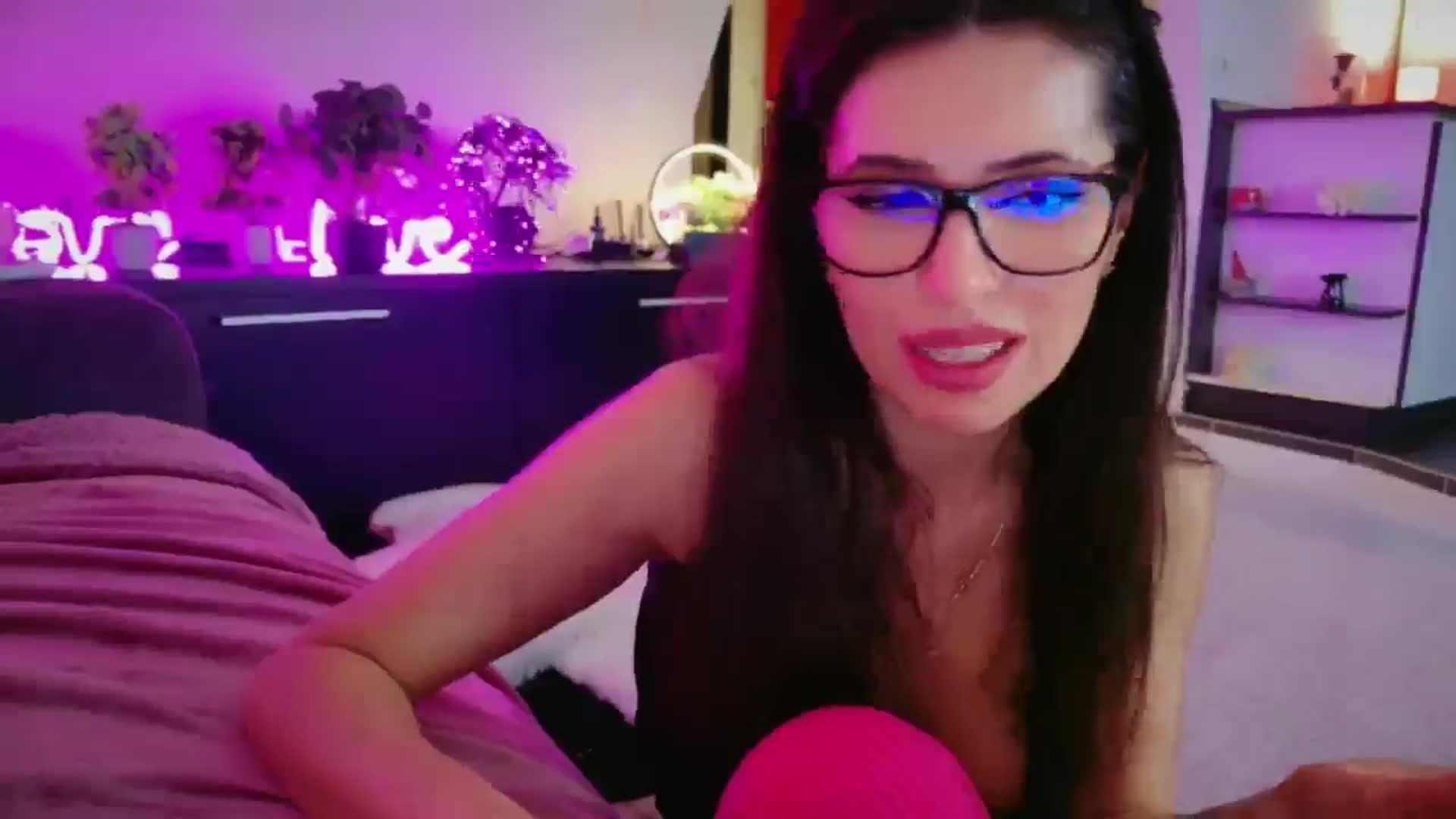 Gallery image thumbnail from SmileyTinaa's myfreecams stream on, 04/24/2026, 24:53 image 11 of 20