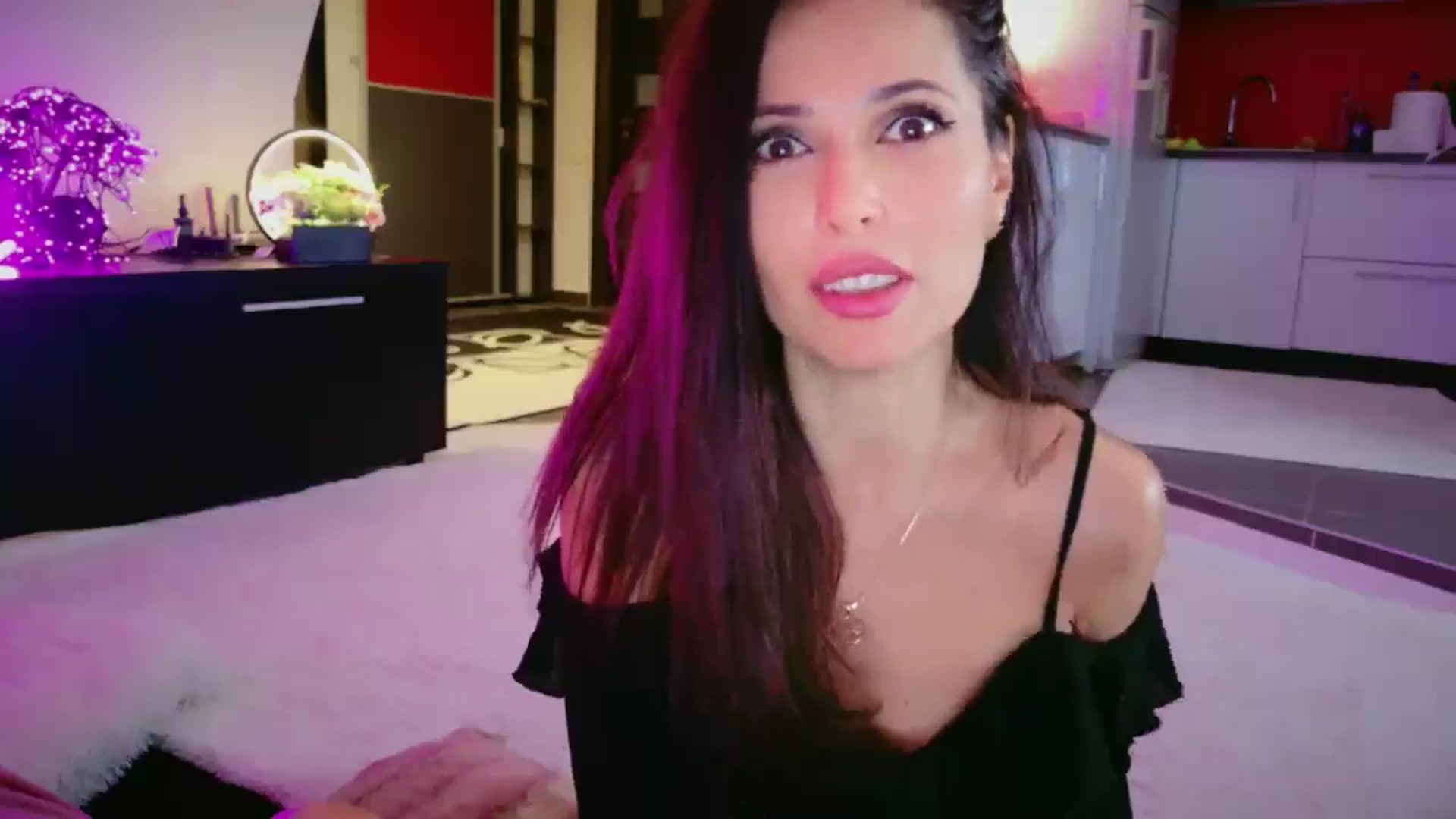 Gallery image thumbnail from SmileyTinaa's myfreecams stream on, 04/24/2026, 05:34 image 7 of 20