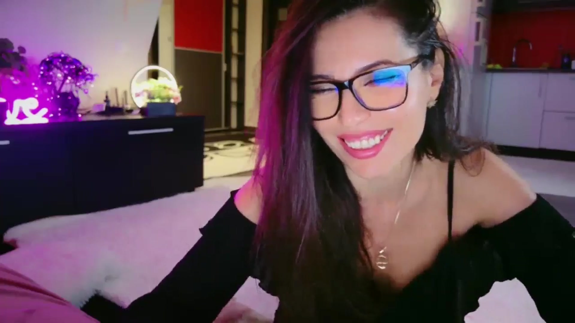 Gallery image thumbnail from SmileyTinaa's myfreecams stream on, 04/24/2026, 05:34 image 2 of 20