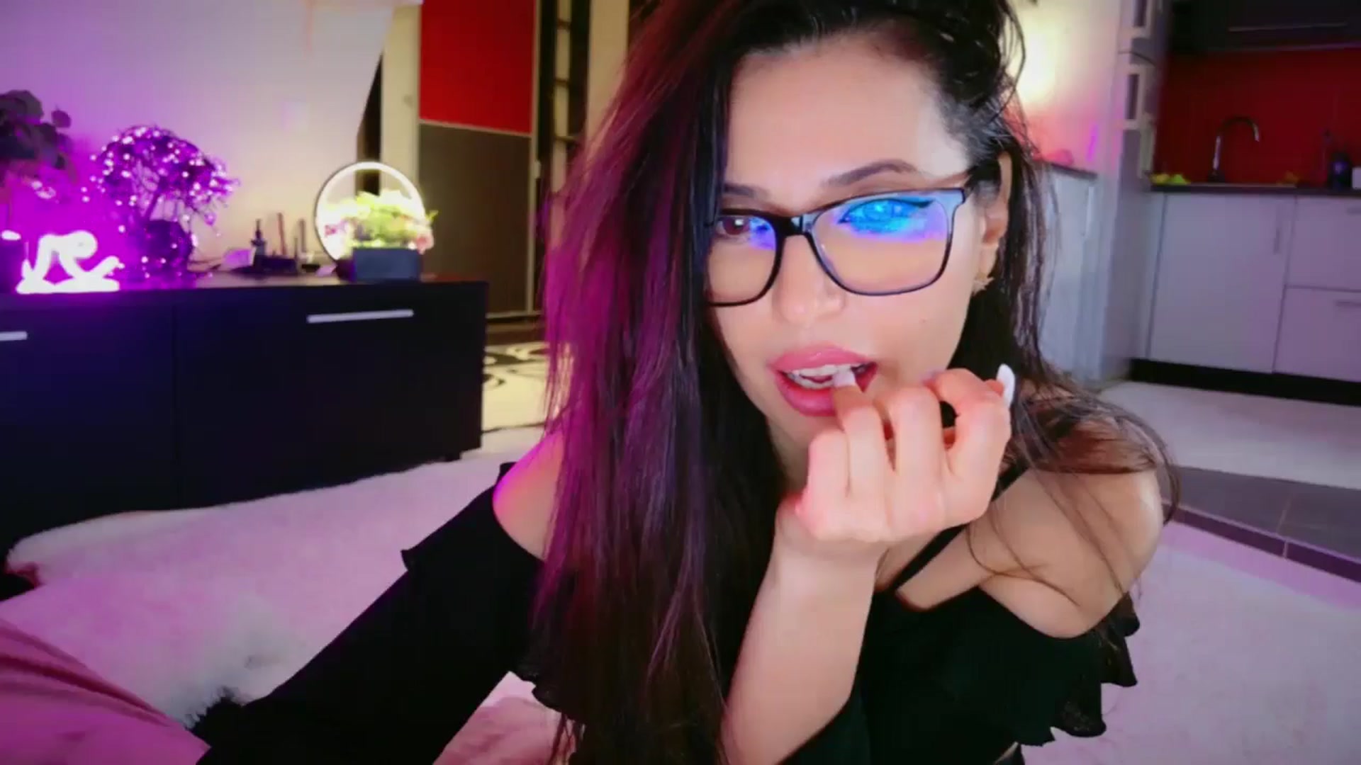 Gallery image thumbnail from SmileyTinaa's myfreecams stream on, 04/24/2026, 05:34 image 3 of 20